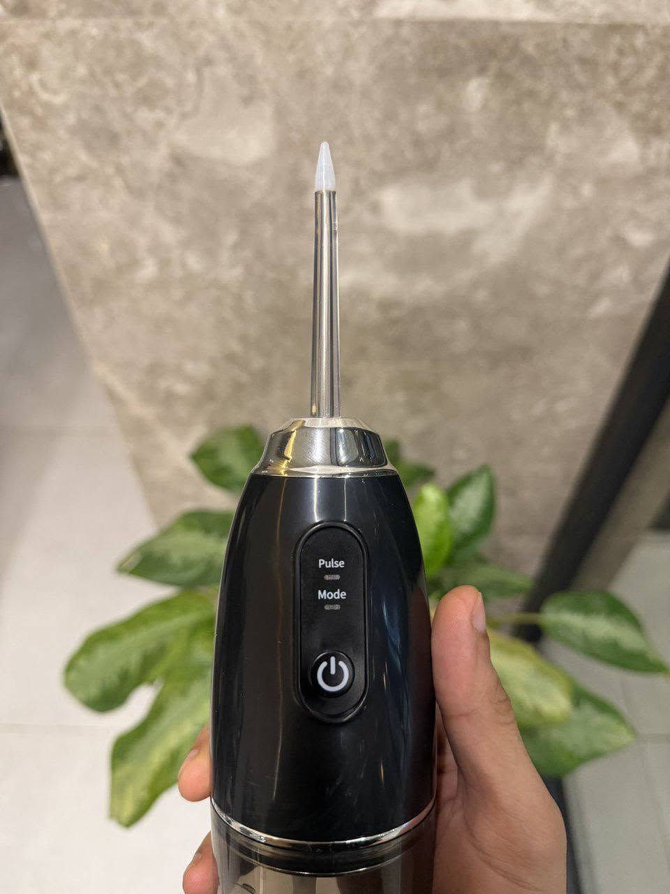 جهاز الخيط المائي (Water Flosser) — اللون الأسود
​تنظيف فعال: يزيل بقايا الطعام والبلاك بنبضات مائية قوية، ومثالي لتنظيف التقويم والأماكن الضيقة.
​خيارات متعددة: 3 أوضاع للتنظيف و4 رؤوس مختلفة ملحقة.
​تصميم عملي: خزان سعة 230 مل، ومقاوم للماء بتصنيف IPX6.
​سهولة الاستخدام: قابل لإعادة الشحن عبر كيبل USB وحجم مدمج يناسب الاستخدام المنزلي والسفر

السعر 20 الف دينار

