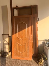 ابواب عدد 2 للبيع بدون اي ضرر نظيفات جدا العنوان الدورة 07760880834