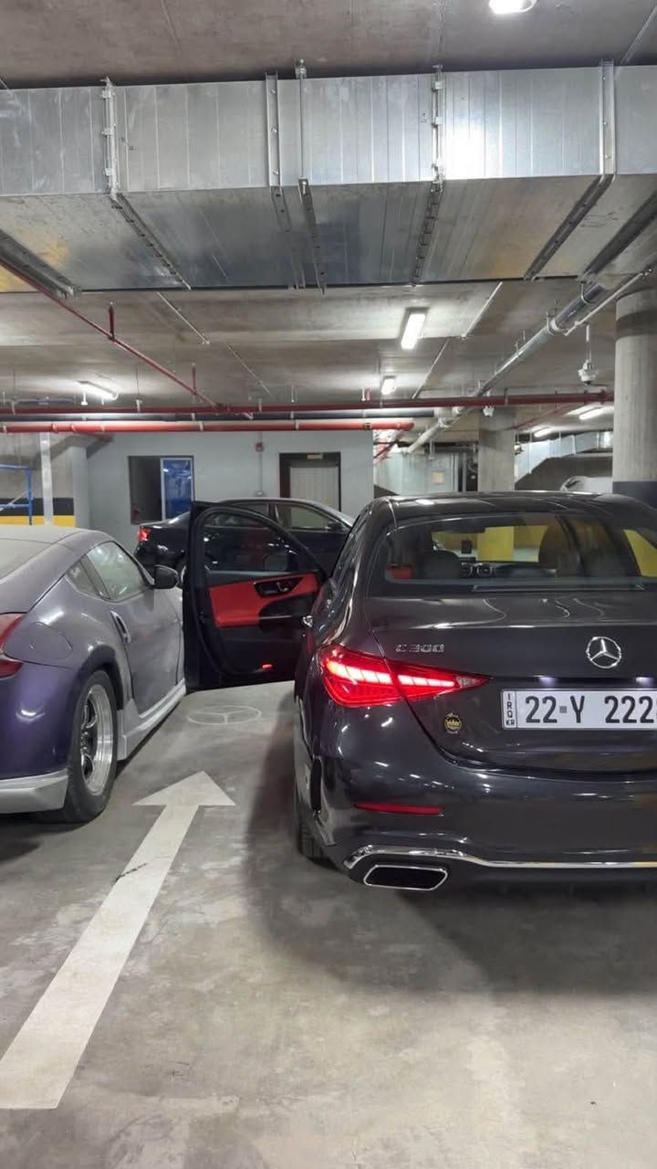 🚘 للبيع – Mercedes-Benz C300 موديل 2023 (أمريكي)
✨ سيارة نظيفة جداً ومستخدمة استخدام شخصي، جاهزة للفحص بأي مكان.

🔹 المواصفات:
• موديل: 2023
• الممشى: 59 ألف كم
• فتحة سقف بانورامية
• كاميرات 360°
• شاشة MBUX كبيرة
• Apple CarPlay وAndroid Auto
• تشغيل بصمة (Keyless Start)
• نظام التشغيل والإيقاف الذكي (Auto Start/Stop)
• مقاعد جلد كهربائية مع تدفئة للمقاعد الأمامية
• حساسات أمامية وخلفية
• إضاءة LED أصلية
• مثبت سرعة وأنظمة أمان متطورة

🔹 حالة السيارة:

* حادثها بنيد وجاملغ فقط.
* بدون أي ضرر بالدواخل أو الشاصي.
* المحرك والجير بحالة ممتازة.
* السيارة لا تحتاج أي مصروف وجاهزة للاستخدام.
*ايرباكات السياره سليمة.
*ملاحظة عدا الرقم ينشد رقم غير الي عليها.

📍الموقع: بغداد

للاستفسار أو المعاينة يرجى التواصل على الخاص أو الاتصال 
***********.
السعر: 33،500 قابل للتفاوض بالحدود المعقولة بعد المعاينة.
