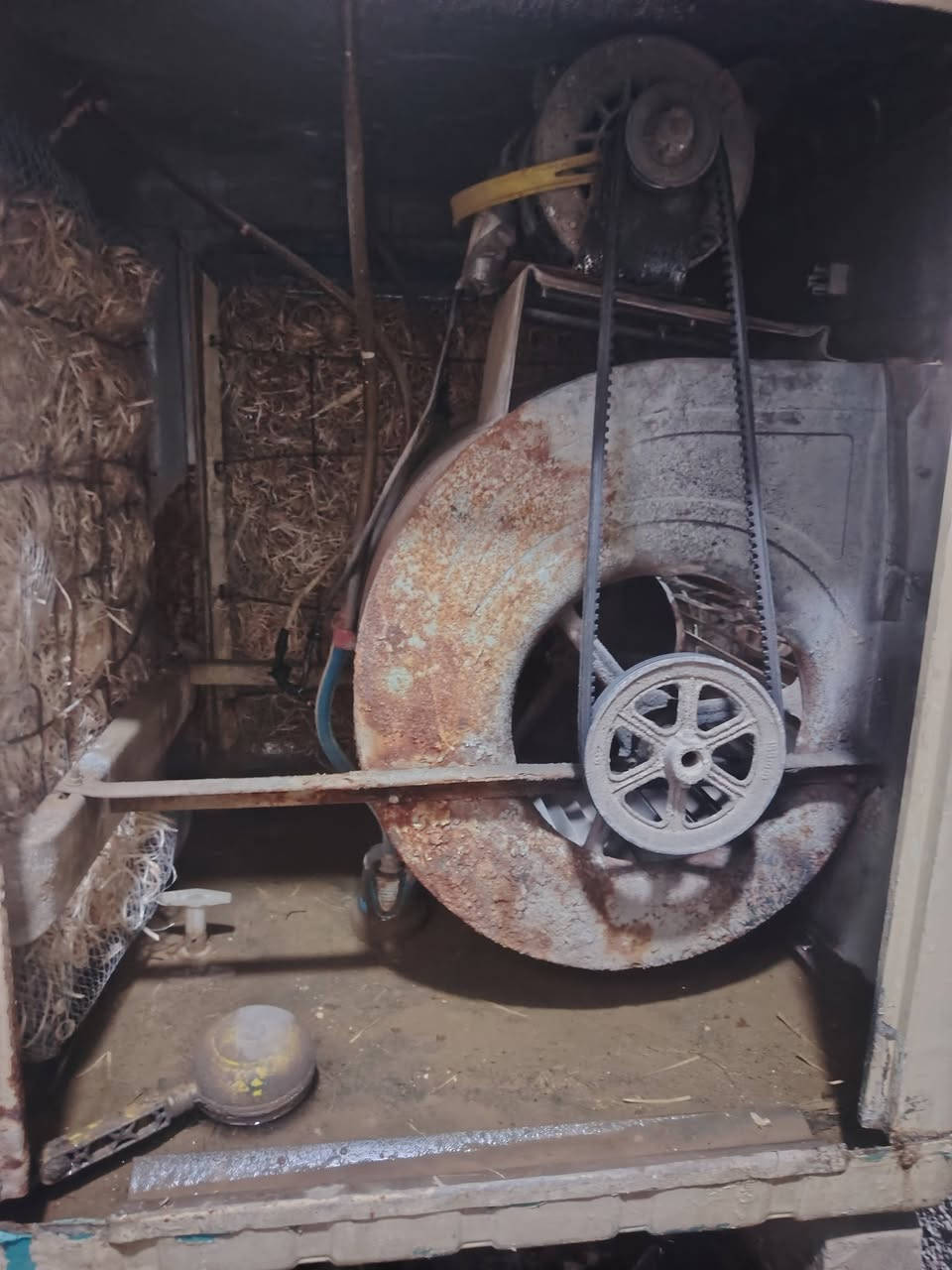 للبيع مبرده حجم ٢٥٠٠ كبيره
ماطور سرعتين حلفه جديده
بدون نقص
السعر ٦٠
مكاني بغداد حي البتول
رقم موبايل ***********
