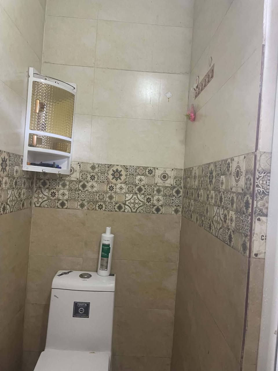 🏠 للبيع بيت في حي الجهاد – ديوان المخابرات الجديد

📐 المساحة: 50م²
📏 الواجهة: 4م | النزال: 12.5م
🛏️ يتكون من غرفتي نوم + صالة + مطبخ + صحيات
🌳 تشجير ضمن البيت + كراج مقابل البيت وساحة
📍 القطعة ركن والبيت بصف الركن
📜 طابو صرف
✨ مع البيت كاونتر + مخزن

💰 السعر: 130 مليون وقابل للتفاوض

📞 للاستفسار والاتصال: ***********
