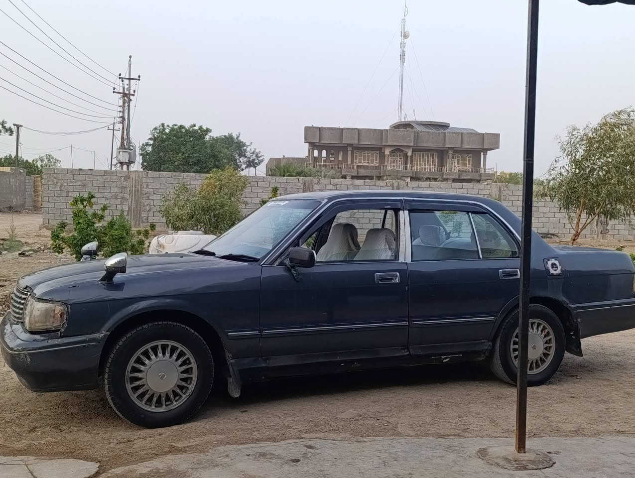 السلام عليكم 
السعر ((32))وبيها مجال للشراي 
‏‪***********‬‏
‏‪***********‬‏
سياره أرنب موديل 1993 مكفوله من الكص والنقل الجثه والعيب الشرعي وكافه الاصوليات كير مكينه حداديه تخم تايرات جديد كهربائيات شغاله سياره جاهزه وحلوه الرقم بصره تحويل مباشر للاستفسار الاتصال على الرقم التالي
