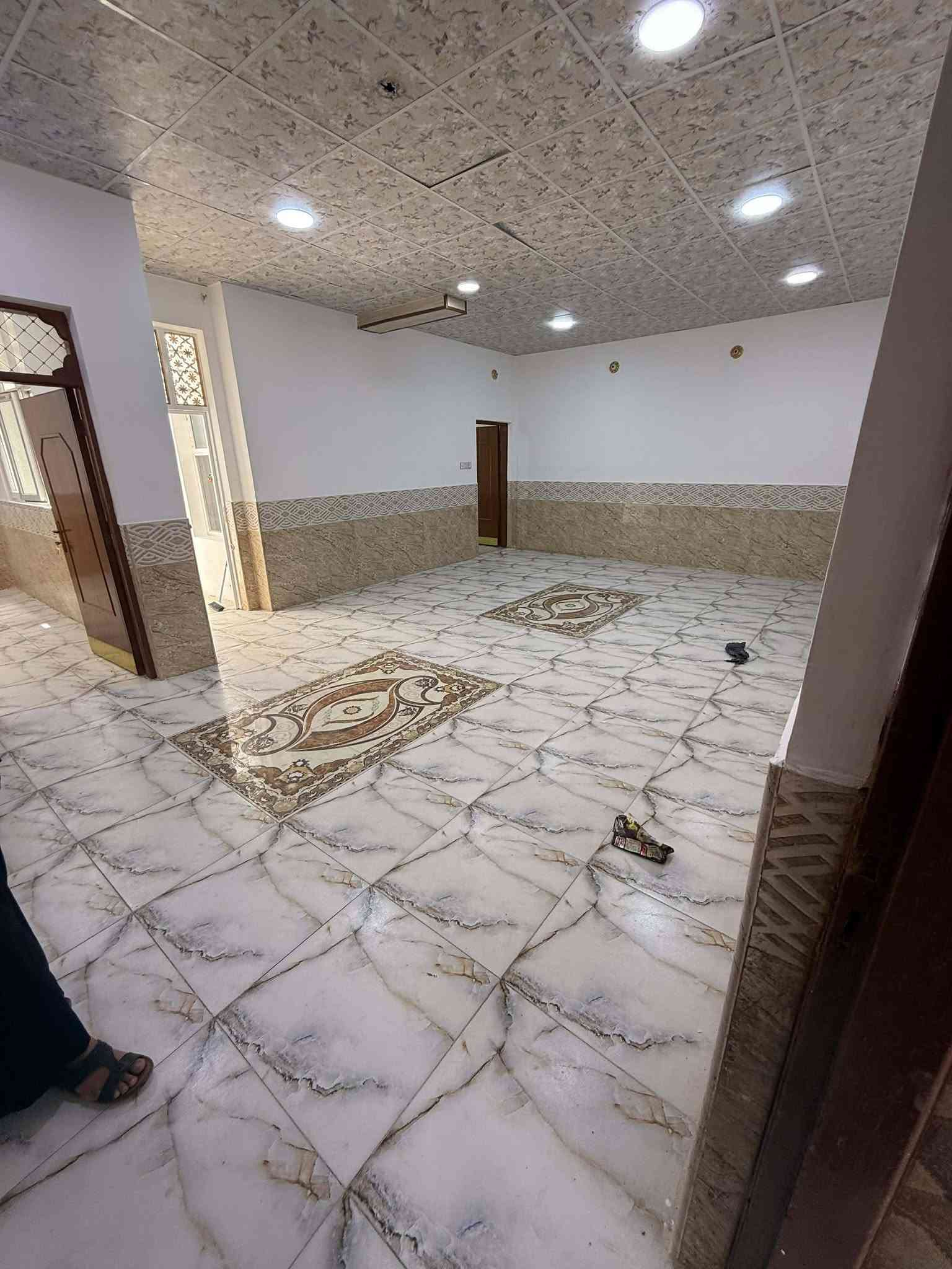 لا توجد تفاصيل

نص مكتوب في الصور:
- دار للبيع مساحه 215 متر حي الوفاء النجف منطقه 39 شارع 15 صب طابق واحد غرفه 2 مطبخ حار بارد صحيات عدد 2 صاله كبيره استقبال موقع راقي بيت فارغ حاليا سعر البيع 265 بي مجال البيت مطلوب للبلديه 40 مليون تسدد 3مليون تصال بالمكتب اوخاص واتساب موجود اي استفسار مكتب سيد عباس الميالي للعقار بيع . شراء . رهن . ايجار . مقاولات عامة اشراف . بناء . ترميم *********** / *********** النجف الاشرف / بداية سايدين مركز الهندسة وفاء