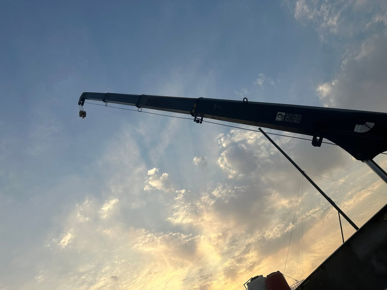 سلام عليكم البيع كرين هينو حجم816
4 سلندر
 3/200 طن
3سلايت
   جهاز اهياب جديد مامشتغل  رقم بصره 
مديل سياره 2015 مكان البصره 
***********
👋
