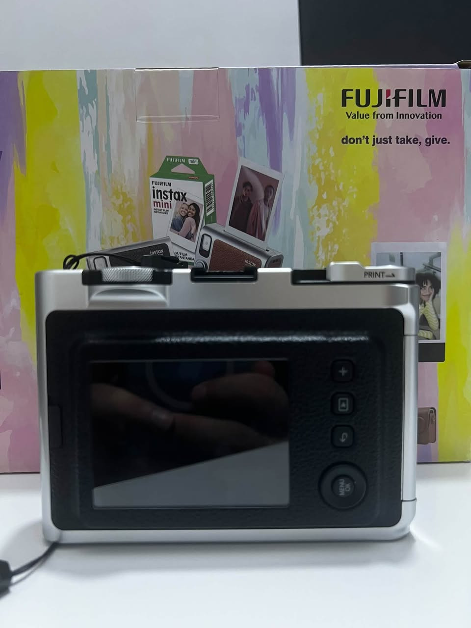 📸 للبيع Fujifilm Instax Mini Evo
كاميرا Hybrid تصور ديجتال وتطبع الصور فورياً على فلم Instax Mini 🎞️

🔹 100 تأثير وتصميم مختلف للصور
🔹 شاشة LCD
🔹 طباعة صور الموبايل عن طريق التطبيق
🔹 تحفظ الصور رقمياً وتكدر تنقلها للموبايل
🔹 فلاش + مؤقت تصوير
🔹 بطارية داخلية قابلة للشحن 🔋

📦 الكاميرا نظيفة وشغالة بالكامل، والفحص عند الاستلام متاح كامله هَي وملحقاتها من[جنطة _دفتر ذكريات_ملصقات_وفلمين مَع الكاميرا].

💰 السعر: [290 ألف]
📍 المكان: [بغداد_ألدورة_أبو ألدشير]
ألتواصل هذا رقمي_***********
