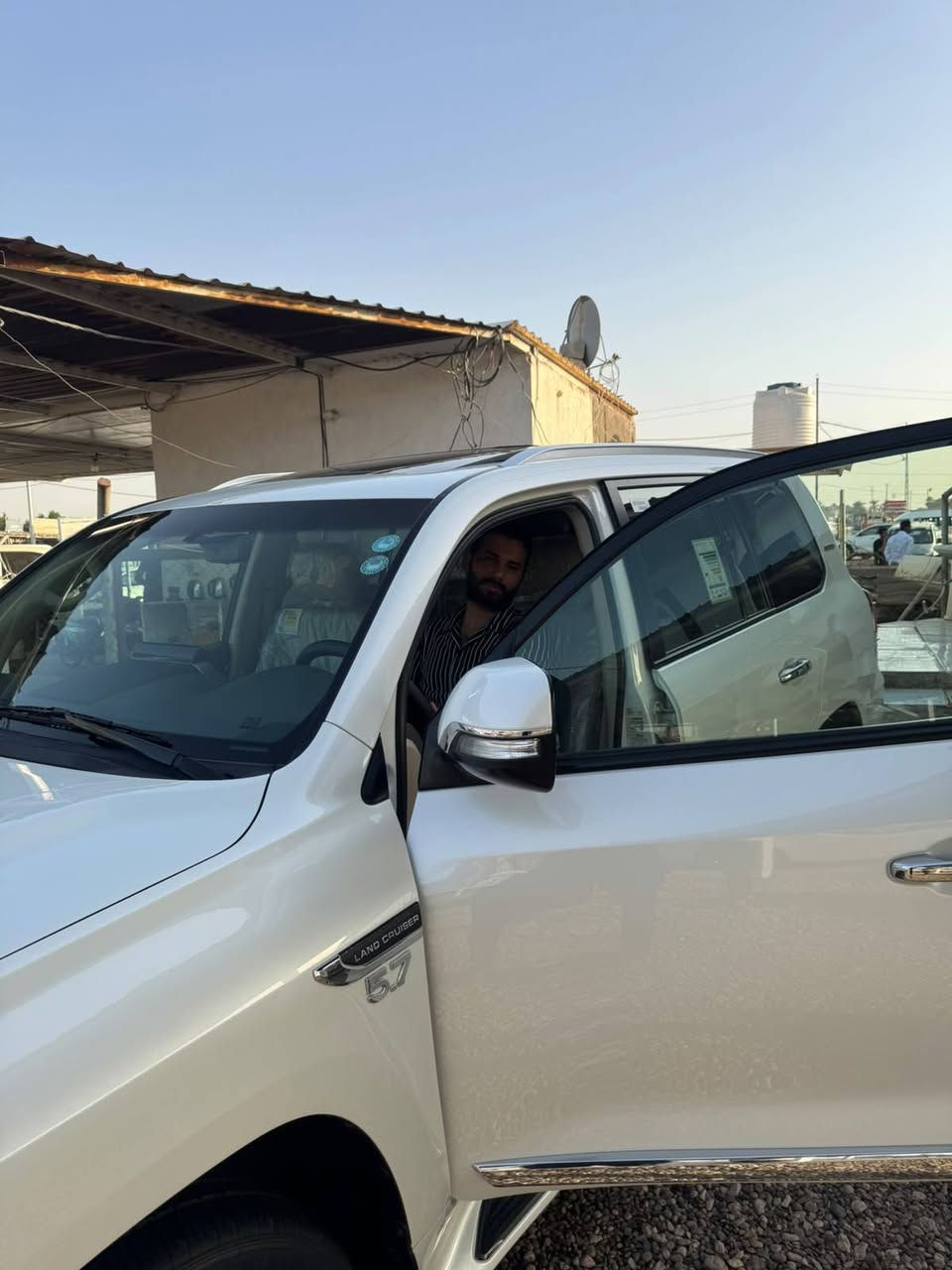 نادكروز وايديشن مديل ٢٠١٨ سياره جديد فول موصفات سياره ماشيه ٢٠٠ سياره جديد محرك ٨ سلندر ٤٧٠٠معنه الكلامه مكانها كربلاء سعر خاص ***********
