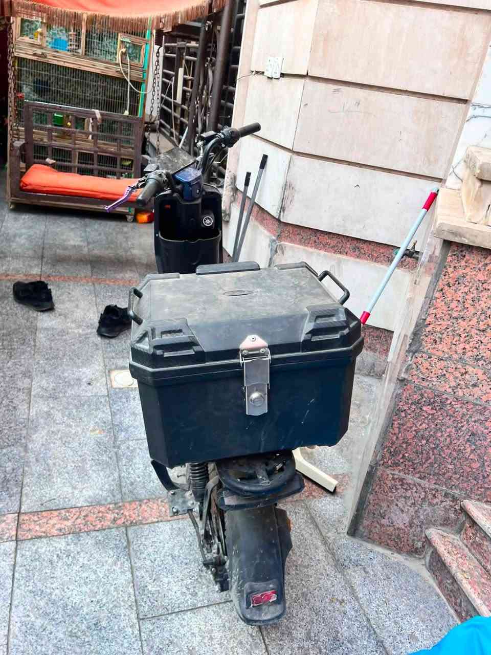 دراجه R9 زركه للبيع دراجه عوزها بس ضفيره مال بطاريات
بطاريات سليمه سعر 200 وقابل للتفاوض عنواني بلديات
رقم الهاتف ***********

