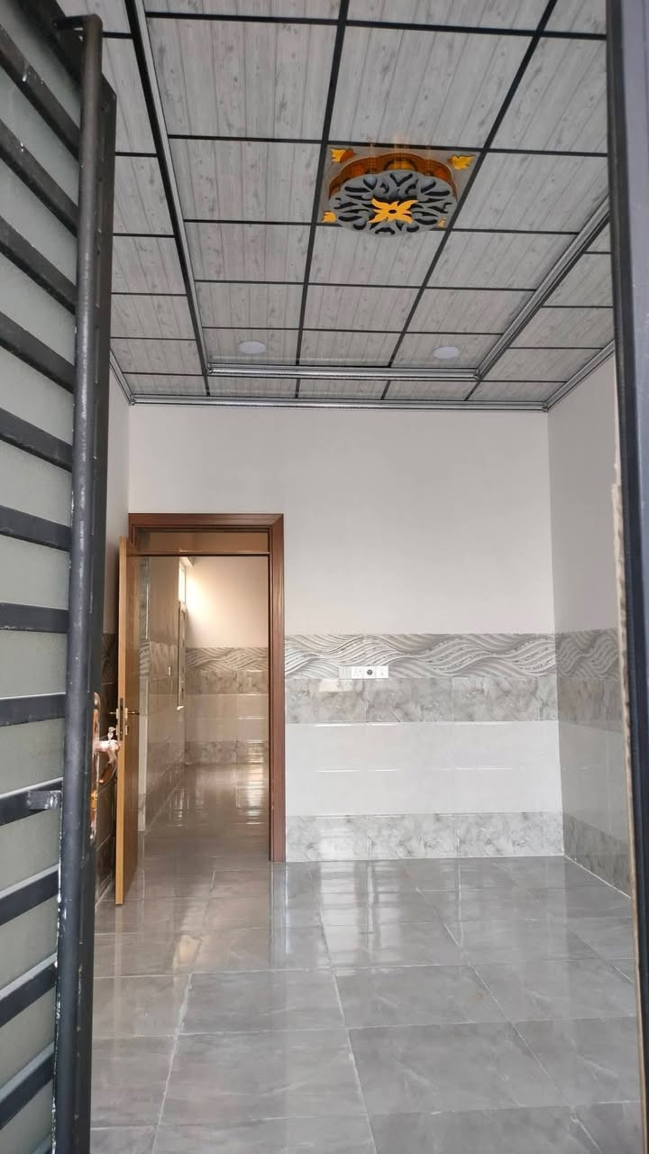 🏡🔥 #_داران_للبيع_في_يارمجة_الشرقية_الثانية 🔥🏡
💥 فرصة مميزة للسكن والاستقرار
 💥بسعر مناسب وموقع مميز
📍 الموقع: يارمجة الشرقية الثانية 💰 السعر: 78 مليون دينار فقط لكل دار
✅ شارع مبلط ✅ ماء وكهرباء متوفرة ✅ قريب من المدارس ✅ قريب من شارع كركوك الرئيسي ✅ قريب من الأسواق والخدمات
🏠 مواصفات الدار: 🔹 المساحة: 100 متر مربع 🔹 الواجهة: 5 متر 🔹 العمق: 20 متر 🔹 اتجاه شروق الشمس 🌞 🔹 طابق واحد
✨ تشطيبات جميلة: ✔️ أرضيات بورسلين ✔️ سيراميك نصف جدار ✔️ سقوف ثانوية ✔️ واجهة حلان
🛋️ يتكون من: ▪️ استقبال ▪️ غرفة نوم ▪️ هول ▪️ مطبخ ▪️ صحيات داخلية ▪️ صحيات خارجية
📄 المكاتبة مع الشرعي ⚠️ شرط التحويل
📞 للاستفسار:
🏢 مكتب التقوى للعقار 📍موقع المكتب_شارع كركوك الرئيسي مقابل جامع البيت العتيق
☎️ *********** 
☎️ ***********
📱 فايبر & واتساب
🌹 تابعوا صفحة مكتب التقوى للعقار ليصلكم كل جديد من العروض العقارية المميزة.

