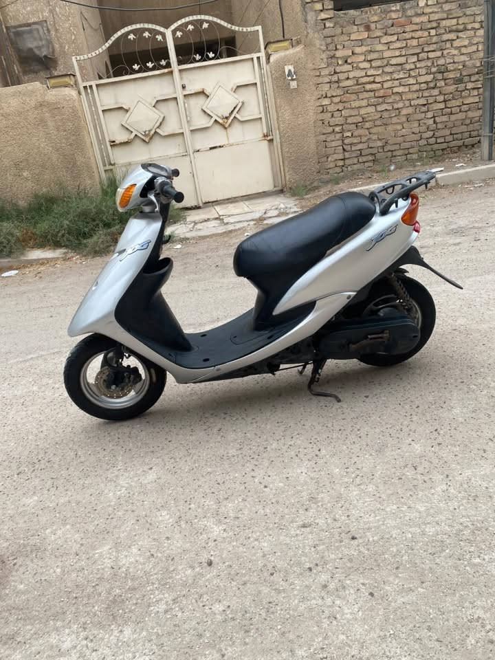 سلام عليكم للبيع دراجه عصفورية لون رصاصي مكفولة جديدة حيل برغي واحد مامفتوح منها جديده حيل وجاهزه اي نقص مابيهة كلهة شغاله كهربائيات شغاله نكره سلف وهندر كفرات بلاديه محرك ناعم اخرس ما مفتوح شلعه ومعدل تخبل اوراق كامله دراجه بلاديه وجديده تايرات جدد دراجه جاهزه سعر (375) بيهة مجال بسيط (رجاءً لحد يكسر بحلال عالم) دراجه جديدة جيب فيتر وتعال افحص جديده حيل رقم الهاتف ( ***********) مكاني بغداد الغزالية
