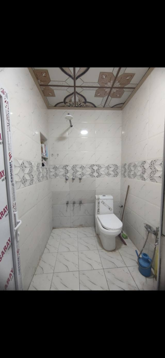 بيت للبيع  200 متر.. طابو زراعي
طابقين.. للبيع علوة الفحل قرب جسر الامام علي.ع./ شارع القاعة

شارع 10 تبليط /ماء / كهرباء / مولده/ المنطقة جدا هادئة

البناء طابوق/ الاساس صب كونكريت/ السقف صب كونكريت
سيراميك / كاشي الارضية.. 

يحتوي على.. 
غرفتين..و صالة /و استقبال/ ومطبخ / وصحيات داخلية / صحيات خارجية 

الطابق الثاني / غرفة / حمام / مخزن كبير / سطح امامي 

السعر/ 90 وبي مجال  للاستفسار ***********
