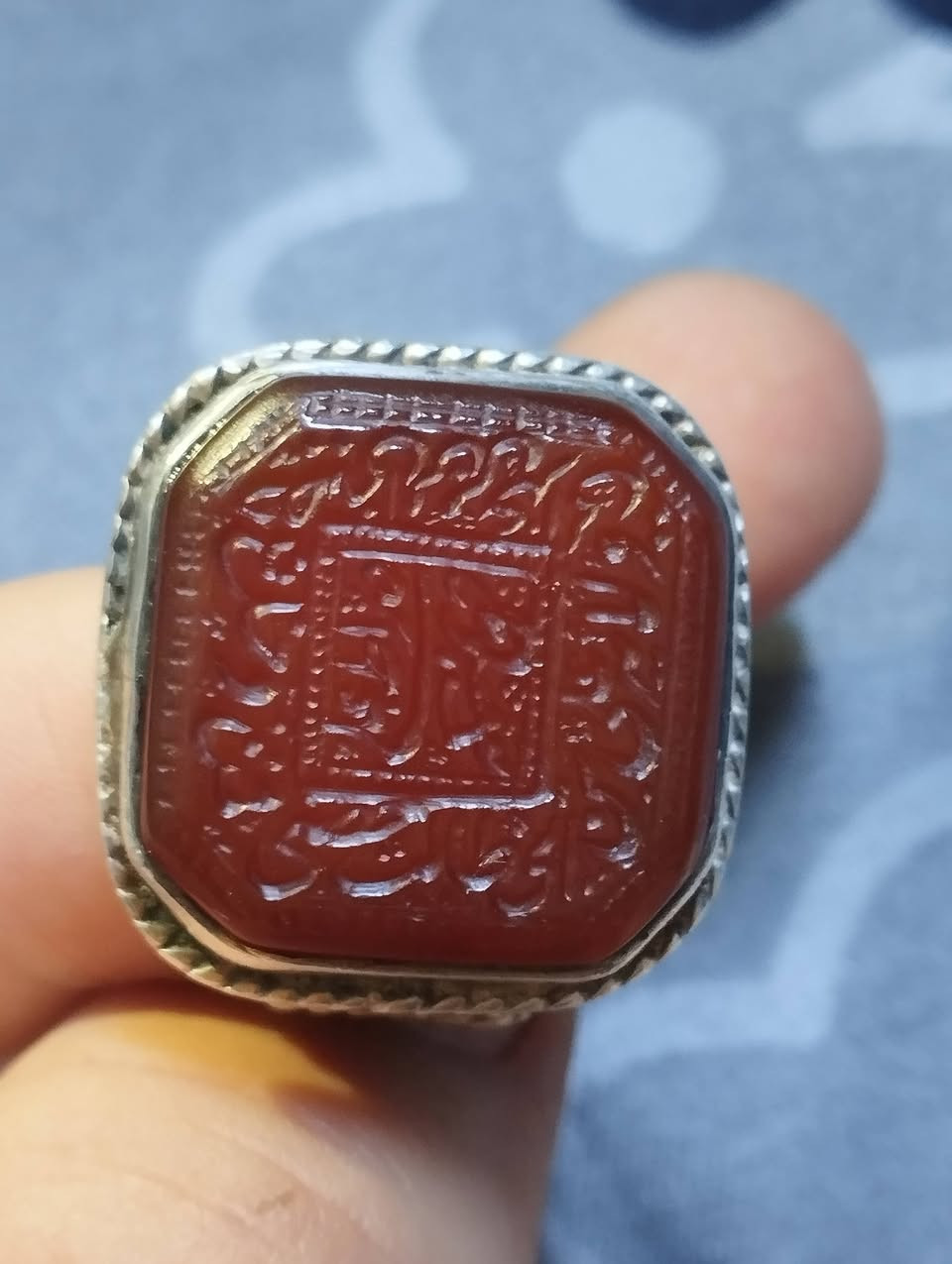 سلام عليكم شباب محبسين عقيق للبيع السعر خاص ***********
