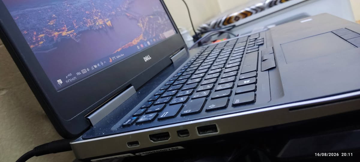 لابتوب DELL للبيع
المواصفات: 
المعالج                Intel Core i7 جيل السادس 
الرام 16 
الذاكرة 512 SSD 
كرت الشاشة NVIDIA خارجيQUADRO:4GB
السعر خاص او اتصل على 
رقم الهاتف ***********
