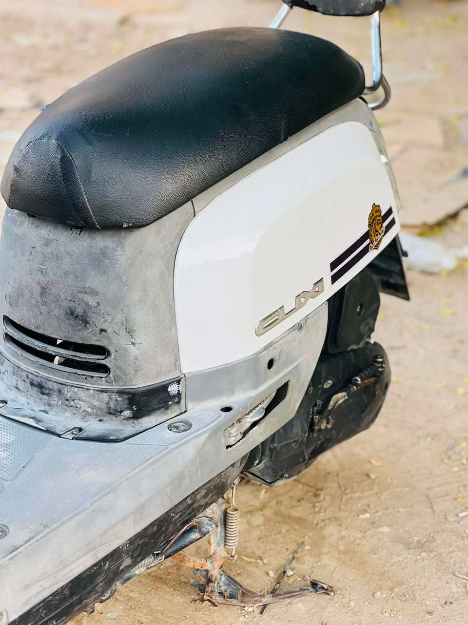 السلام عليكم
دراجه ماكس بوليسي 
لايت امامي خلفي 
سكن عالي ناصي 
اشاير يمنه يسره دبل 
سلف كهربايات شغاله 
بوشه 50بلاد مامفتوحه 
دراجه نضيفه 
سعرها 800
مكاني ناصريه مركز 
موبايل 
*********** بي وتساب
