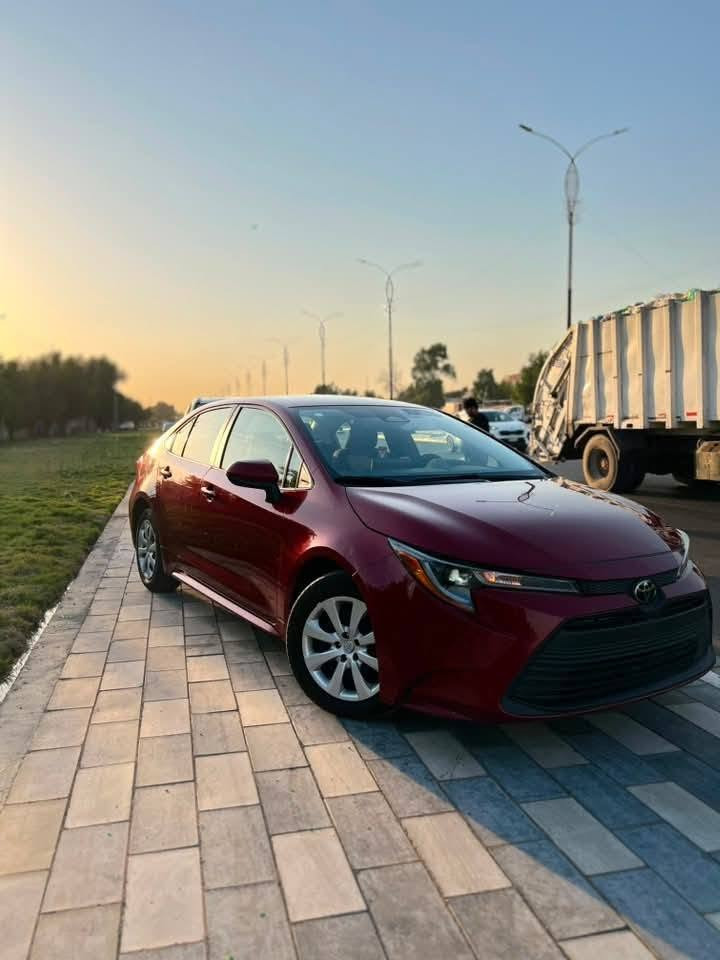 🚨🔥 للبيع | 2024 Toyota Corolla LE 🔥🚨
━━━━━━━━━━━━━━━

🚗 المواصفات الرئيسية:

🔹 السياره بدون صبغ ( كلين تايتل ) 
🔹 سياره حره تترقم جميع المحافظات
🔹 محرك 2.0L اقتصادي وقوي
🔹 ناقل حركة أوتوماتيك CVT
🔹 نظام دفع أمامي FWD
🔹 تشغيل بصمة + دخول ذكي 🔑
🔹 شاشة معلومات وترفيه حديثة 📱
🔹 Apple CarPlay & Android Auto
🔹 كاميرا خلفية عالية الوضوح 📸
🔹 مثبت سرعة 🚘
🔹 تحكم كامل بالدركسون
🔹 بلوتوث + USB
🔹 مكيف ممتاز ثلج ❄️
🔹 زجاج كهربائي كامل
🔹 مرايا كهربائية
🔹 إضاءة LED أمامية وخلفية 💡
🔹 جنوط أصلية أنيقة ✨

━━━━━━━━━━━━━━━

🛡️ أنظمة الأمان والسلامة:

✅ رادار أمامي
✅ نظام التحذير قبل الاصطدام
✅ نظام الكبح التلقائي للطوارئ
✅ المحافظة على المسار
✅ تنبيه الخروج عن المسار
✅ مثبت سرعة ذكي
✅ نظام الثبات الإلكتروني ESC
✅ نظام مانع الانزلاق
✅ ABS مانع انغلاق المكابح
✅ وسائد هوائية متعددة

━━━━━━━━━━━━━━━
📞 للاستفسار :
*********** - ابو جعفر
مكان : بغداد / البلديات
