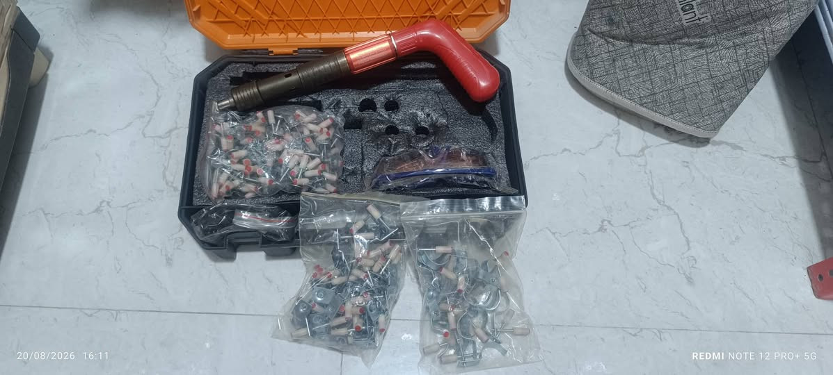 كوسرة تردديه فارغه 6 سرع سعرها 15 الف
دريل امباكت عزم 90 نيوتن بطاريه وشاحن سعره 35 الف 
مسدس طلقه نوعيه جيده حديد كامل بالجنطه وياه تقريبا 300 بسمار 3 انواع سعره 30 الف 
دريل لقمه بروشلس وياه بطاريتين كل بطاريه 10 خلايا السعر 35 الف
مسدس سيليكون شحن تايب سي سعره 20 الف 
مكاني بغداد واكو توصيل 
***********
