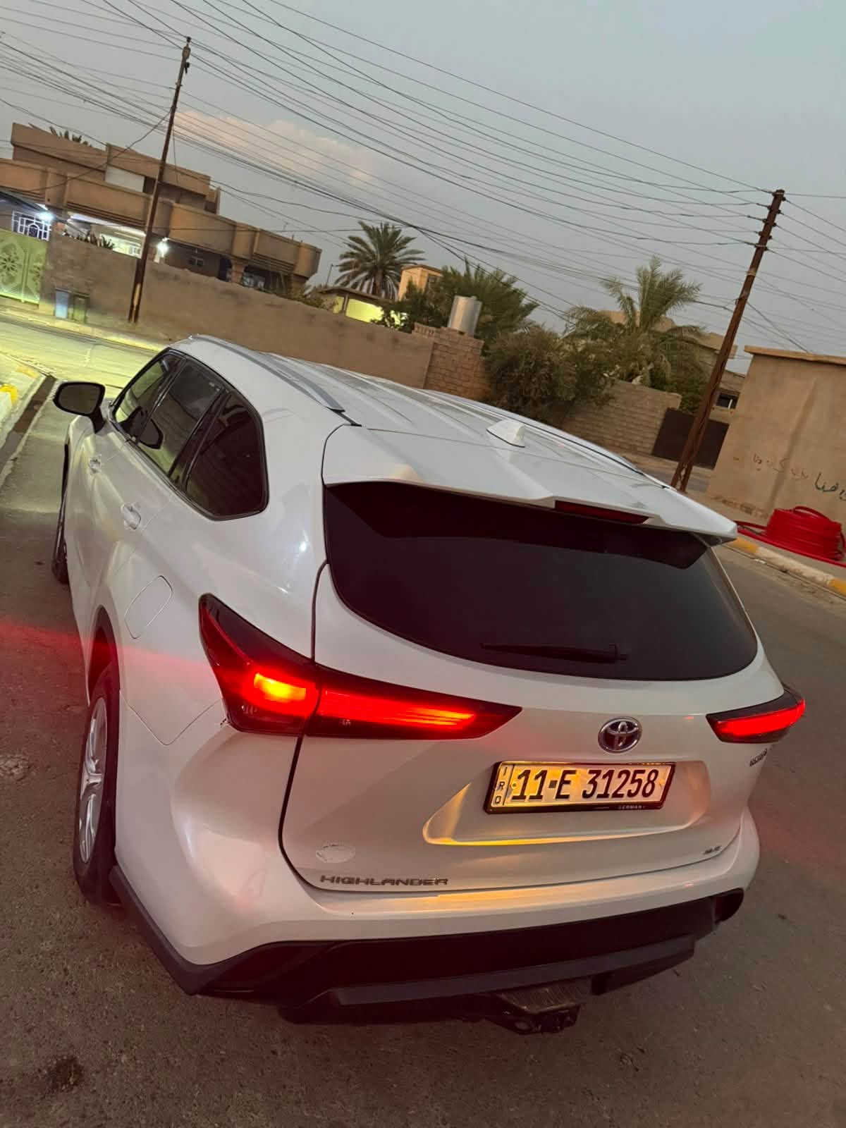 هايلندر  2022 xle
الضرر ورقم الشاصي موضح بلصور

بانزين هايبرد

اللون ابيض

رقم بغداد

فول مواصفات 
سلايد 
كشنات سياحي منفصل جلد
 ويل كب 
شاشه 
7 راكب
بردات جانبيه
لايت زنون 
رادار جانبي 
نقطه عمياء 
تحديد مسار
تدفئه كشنات
صندوق كهرباء
ماسحات اوتو
لايت اوتو

الحادث بنيد وجاملغ بلخارج بيها حادث داخل العراق باب و جاملغ خلفي نفس جه الضرر صبغ بدون تبديل

ماشيه 88الف قابل للزياده 

السعر 25،000$

مكان السياره كركوك ناحيه الزاب 
***********

