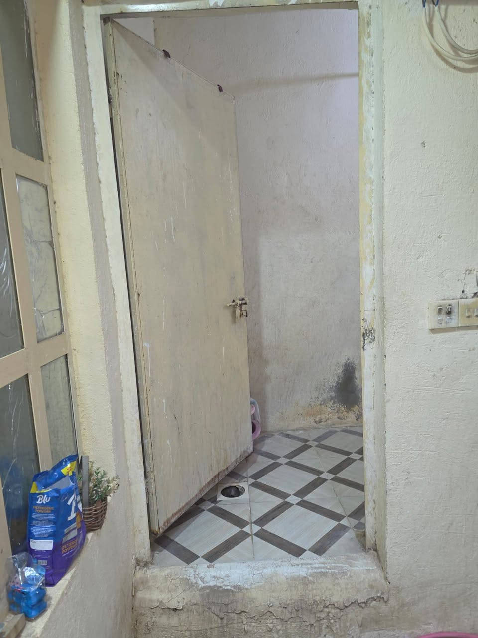 على بركه الله 
بيت للبيع 
المساحه 120متر واقع حال 130
خريطه كامله حلوة 
بي غرفتين وصاله استقبال مطبخ صحيات خارجيه وداخليه 
وسعره مناسب العنوان خلف معمل ريتاج حي الامير 
نوع العقار زراعي سند 25 للشراي يتصل على رقم *********** أو مراسله الصفحه
