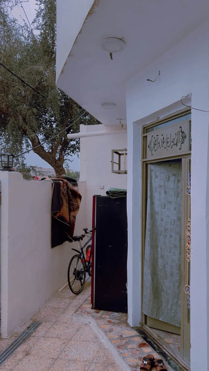 سلام عليكم دار للبيع م 144 واجهة 8 قطاع 74 البناء2021 مسلح طابق الثاني غرفتين خلفيات مع صالة مع حمام مع تواليت نقص بس غرفتين أماميات 
الموقع ركن ع شارع 60 قريب من جهة شارع كسرة وعطش المؤدي إلى تقاطع الشركة (الگيارة)

رقم هـ: ***********
