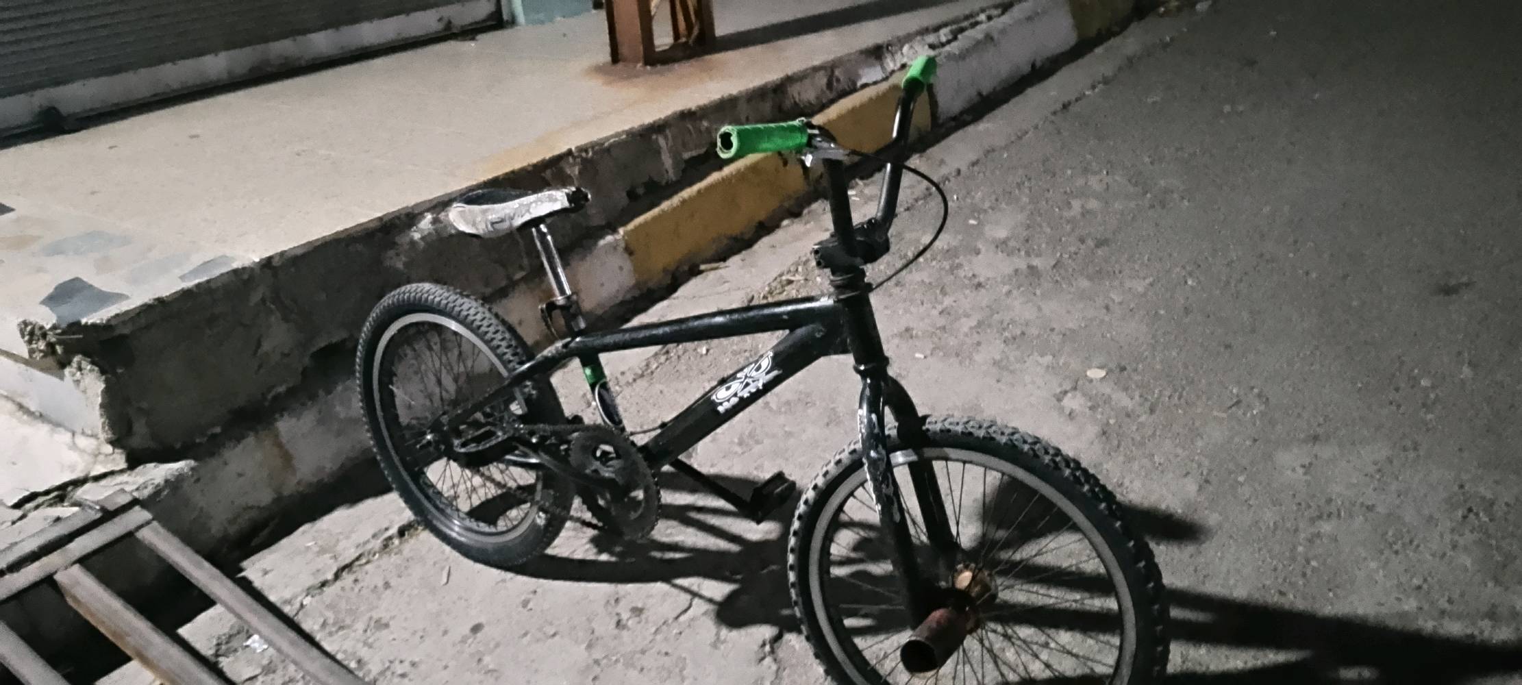 السلام عليكم بايسكل للبيع سعر 55 وبي مجال باسكل بي ام اكس نظيف عنوان موصل جانب الايمن  حي المامون التواصل خاص او على هاذه الرقم ***********