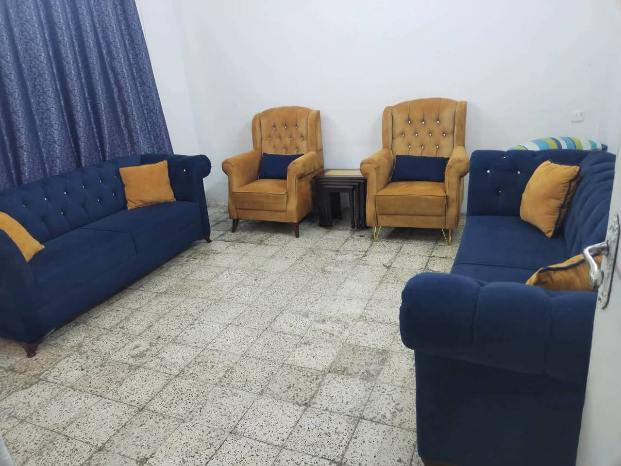 ٨ مقاعد موجود توصيل***********
