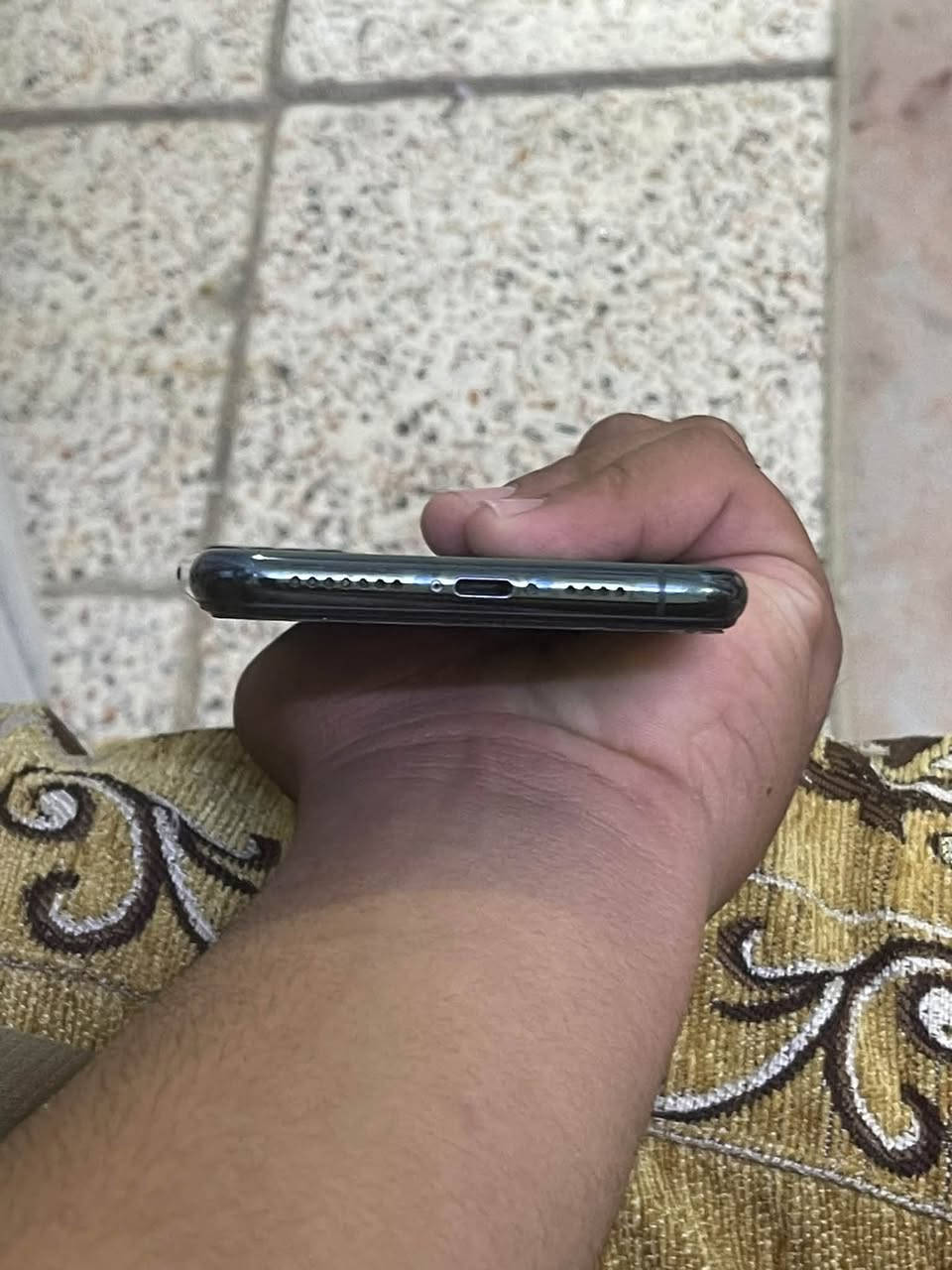 سلام عليكم 
آيفون ١١برو ماكس 
ذاكره ٢٥٦
بطاريه ٧٤
الجهاز مبدل فقط شاشه 
والشاشه نوعيه حلو 
صرف قليل 
للبيع أو مراوس اعلى منه 
وفرق عادي 
مكاني بغداد البلديات 
***********
