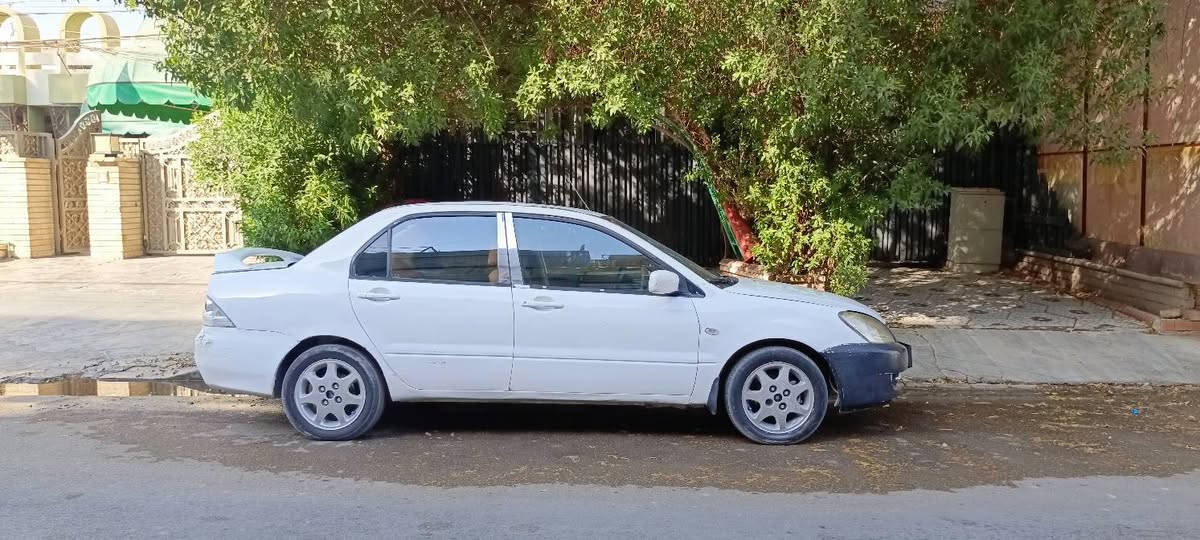 جوا السوگ وبلاش
لانسر 2006 جاهزة ومابيها نقص

مصبوغة حزام ابيع عام

وبيها ضربة بسطية بالجاملغ الخلفي عكس السايق

حوض شواصي لغود كلة نظيف

گير :محرك :صدر :ضفيرة

كلشيء جديد تخم تاير جديد

تبريد شغال وخير من الله المكينة بيها ضمان سنة 

دوشمة جديدة ارضية جديدة گير اوتوماتيك 

السعر 62 وبيها مجال 

عنواني بغداد البلديات

رقم الهاتف ***********
