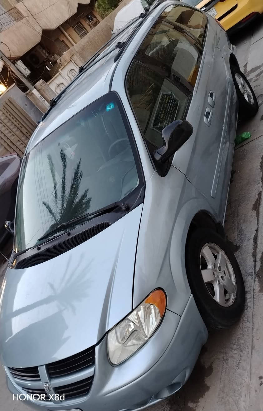 اسلام عليكم شباب
عندي دوج كرفان طويله 2005 SXT فول 
السياره حلوه وجاهزه
مواصفاتها
٣ قطع تبريد
كشنات بلع سياحي
البواب كهربائي بس الباب الايسر واكف ماطور والبقيه شغال
تايرات جدد
صدر جديد
لايت زونون
غرفتها نضيفه
رقم انكليزي 
بس منظومة التبريد عطلت قبل ٥ ايام
السياره مصبوغه حزام عده القماره
سعر ٨٥ ورقه وبيها مجال للطيبين
هذا رقمي واني بل خدمه ***********
بغداد حي الشباب
