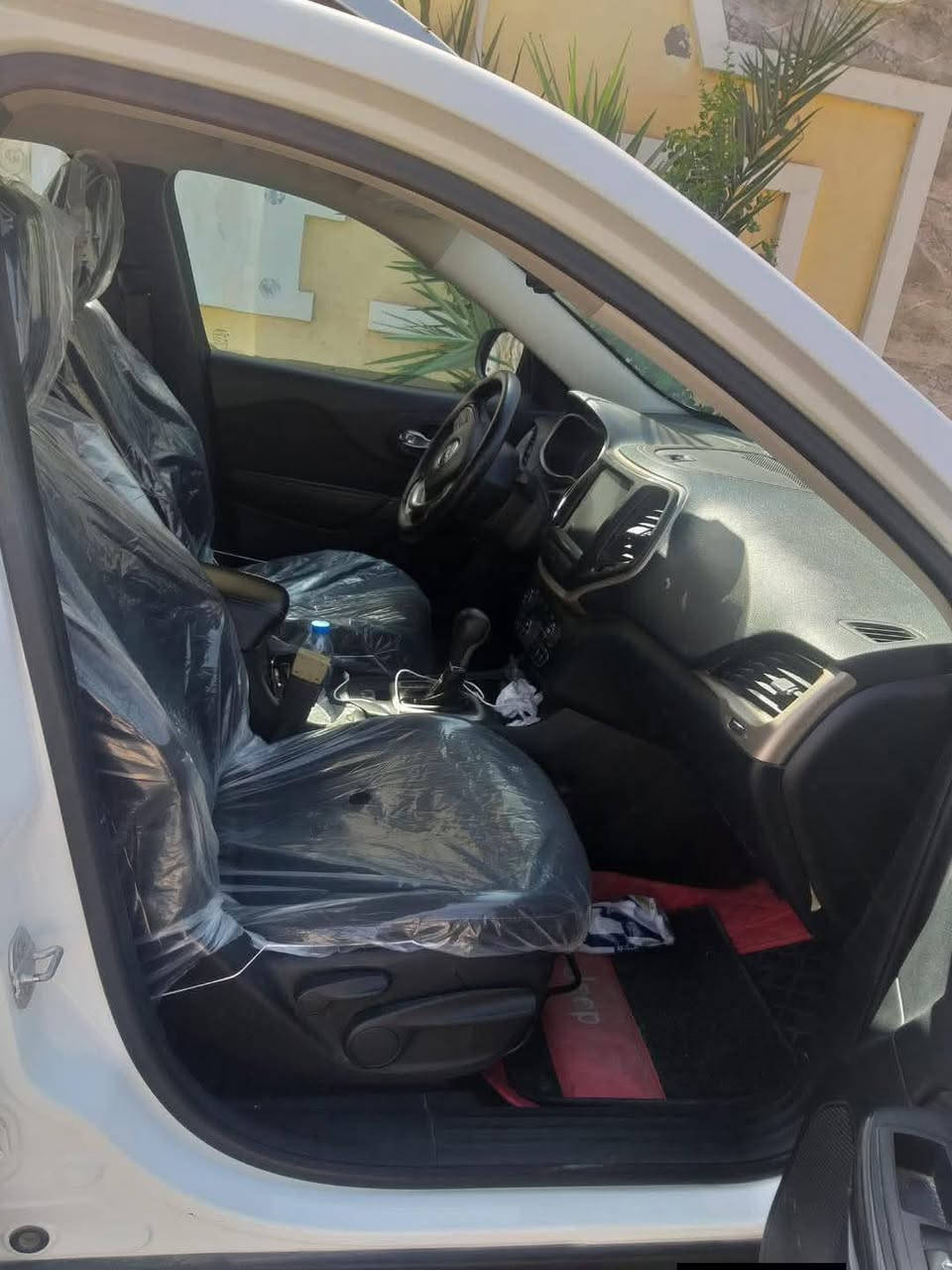 جيب شيروكي ١٦  بغداد باسمي لغايه ٢٩   السياره جاهره ونظيفه مكينه وكير شطر الفحص حداديه جديده المكان ناصريه مركز *********** السعر ٩٥وبيه مجال
