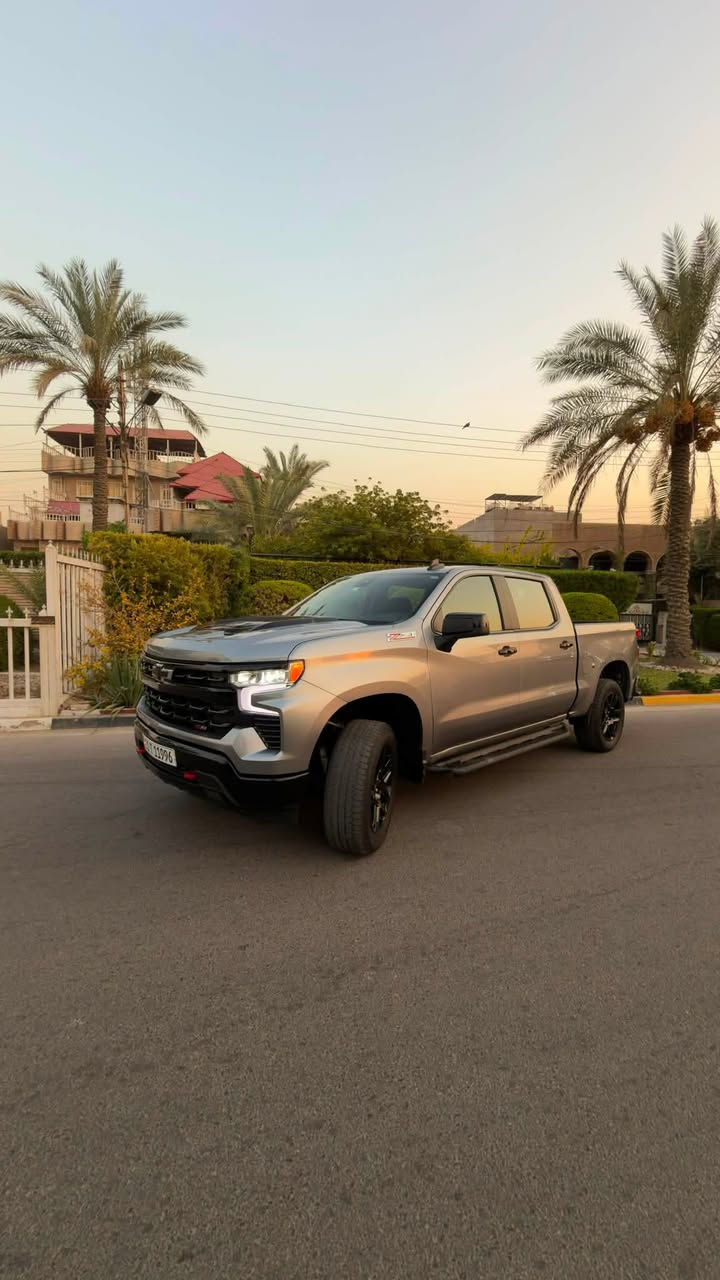 السلام عليكم
للبيع

Chevrolet Silverado 2025 Z71

محرك 8 سلندر 5300 فور ويل

للي يدور سيارة مميزة وفخمة وشبابية ونصبه حلوة ورياضية ولون مميز

ماشية 23 الف ميل فقط على وضع الشركة

داخل جديد دشبول ديجتل مال تاهو

حادثها سطحي وبدون دواخل صبغ جاملغ  يسار امامي فقط 

صور الحادثة مرفقة

السيارة جاهزة وبدون اي نقص

السعر 3.65$ وبيهة مجال 

مكان السيارة بغداد حي الجامعة

للاستفسار ***********
