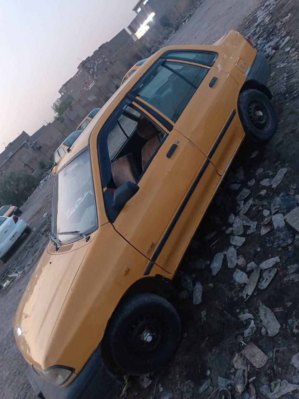 سلام عليكم ورحمه الله سايبه موديل 8 صدر خلفي ومامي جديد سياره جاهزه رقم نكليزي مصفره تحويل شرط بس الرابع يفلت فقط سياره  خير من الله. السعر 18 ورقه وبي مجال حك الجيه العنوان بغداد سلمان باك وترهم مراوس حسب الاتفاق حته اذا عندك سياره بدون تحويل بس كون الماني وأخذ فرق ***********
