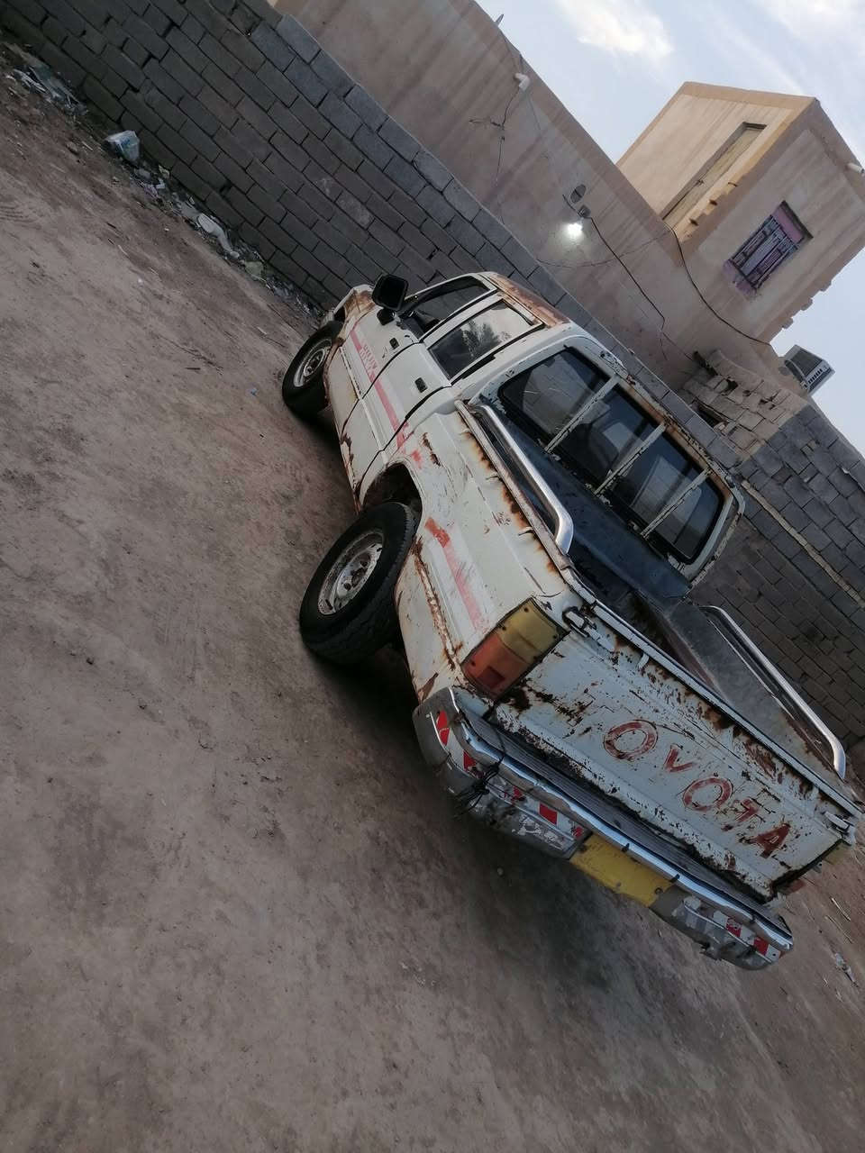 سلام عليكم بيكم تيوتا موديل ١٩٨٧ للبيع سياره مكفوله من الضربه وتبديل مكينه وكير واكسن مكفولات مكانه ناصريه قضاء الدوايه ***********
