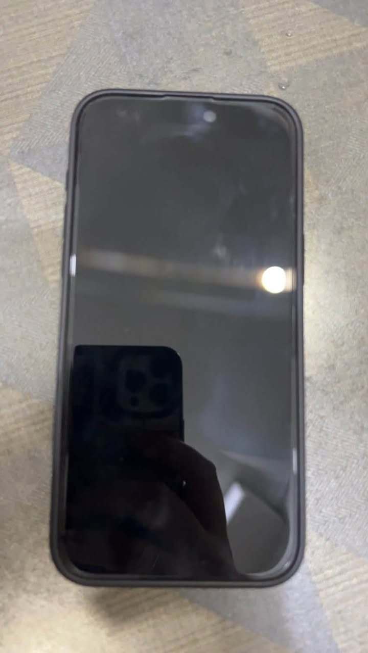 📌 للبيع: iPhone 15 Pro Max
 (مستعمل نظيف جداً جداً)الموديل: iPhone 15 Pro Maxالنسخة: نسخة الشرق الأوسط الرسمية (طراز رقم MU793AA/A)السعة التخزينية: 256 جيجابايت حالة البطارية: نسبة الصحة 87% (تؤدي أداءً ممتازاً ومستقراً)عدد دورات الشحن: 470 دورة فقط النظافة: الجهاز نظيف جداً بحالة الوكالة (خالٍ من الخدوش أو الكسور، والشاشة والهيكل الخارجي بحالة ممتازة كما موضح بالصور).💰 

المكان: [ بغداد حي البساتين ]📞 للتواصل والاستفسار: [*********** ]
