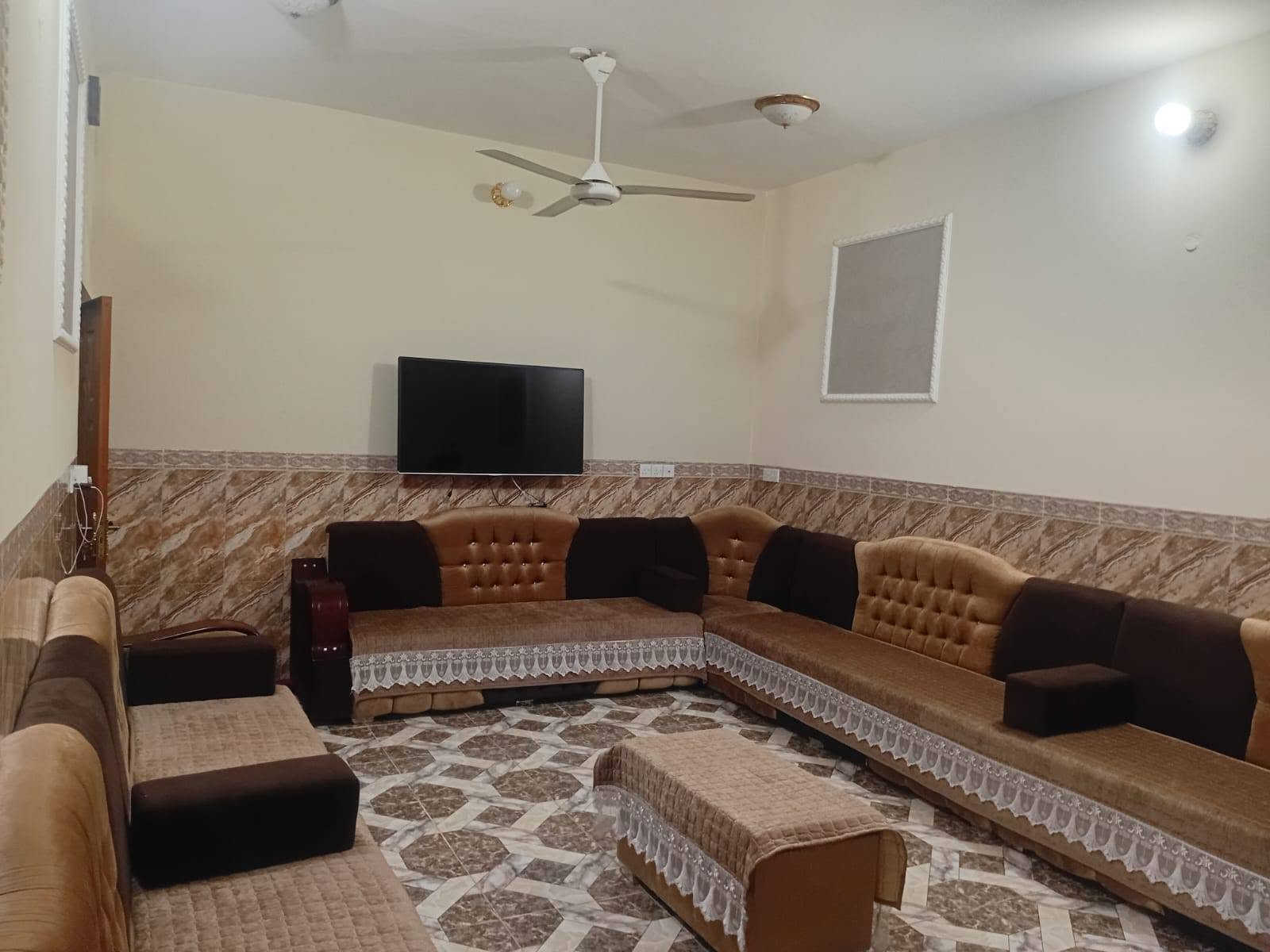 🏠 بيت بناء حديث للبيع
السلام عليكم ورحمة الله وبركاته
📍 الموقع: منطقة شتال، قرب جسر الجورجية، وقريب من الشارع الدولي، والمنطقة تتوفر فيها كافة الخدمات.

📐 المساحة: 250 متر مربع
📜 الملكية: طابو زراعي – سند 25

يتكون البيت من: • استقبال
• هول وصالة
• غرفة نوم
• مطبخ حار وبارد
• صحيات خارجية
• كراج
• حديقة

💰 السعر: 68 مليون دينار، وقابل للتفاوض مع الشاري.

📞 للاستفسار والتواصل: ***********
***********

📱 اتصال أو واتساب أو مراسلة الصفحة.
