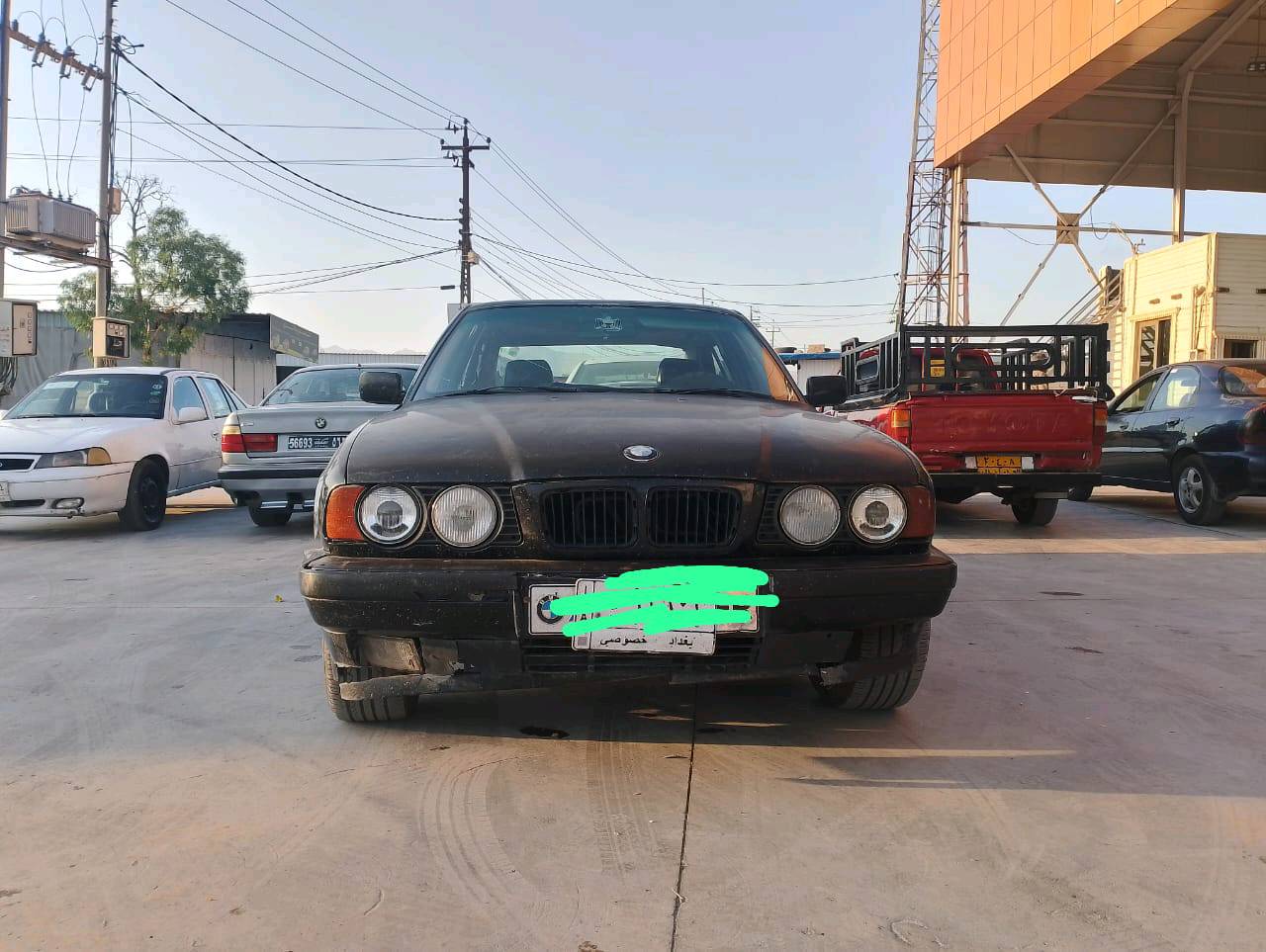BMW
موديل 1990
محرك 535
گير أوتوماتيك 
محرك وگير مكفولات السيارة قوية بس ما بيها
تبريد ما بيها 
وبطانة بوب ما بيها
سعرها 30 ورقة 
مكاني بغداد