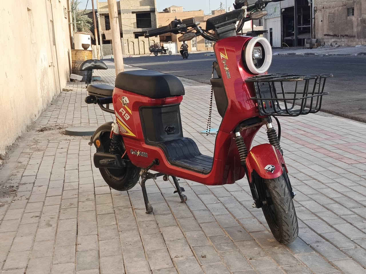 سلام عليكم
باسكل R9 لون دم الغزال باسكل جديد قبل شهرين طلعته من المعرض بي نضام البك R اشاير دبل اشاره لايت LED البلادي بطاريات نضيفه كلشي مابدل بيه الباسكل بحاله جيده 5بطاريات النوع الاصلي مبدل بيه فقط تاير الوره (كارت وسويج) بي مرايات موجودات بكارتونتهن هنه والشاحنه ايضا بلكارتون موجوده السعر 550 وبيه مجال للشراي الرقم 

*********** غير متواجد على الفيسبوك
