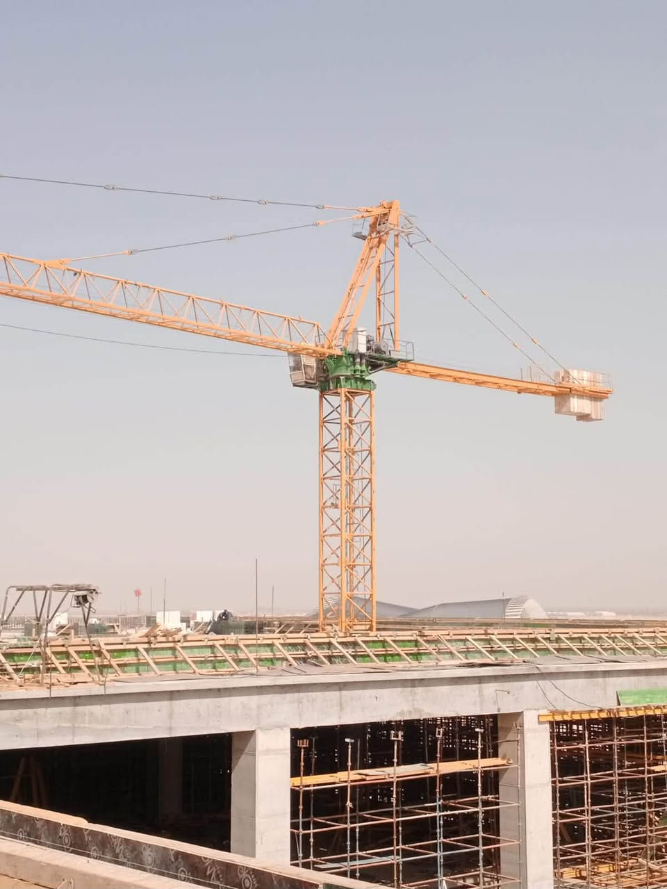 السلام عليكم
للبيع :- 
تاور كرين رومندي إيطالي موديل 2006
وزنه بالمركز ١٤،٥ طن 
طول الجب ( الذراع ) ٧٧،٥ م
نهاية الذراع يحمل ٢،٥ طن
ارتفاعه ٣٠ م
غرفة السايق كامله مع سبلت 
شغال مابيه اي عطل وخاضع لشروط السلامة والفحص
الموقع : محافظة كربلاء 
للاستفسار عن السعر وباقي التفاصيل الرجاء الاتصال على الرقم أدناه 
***********
مهندس محمد
