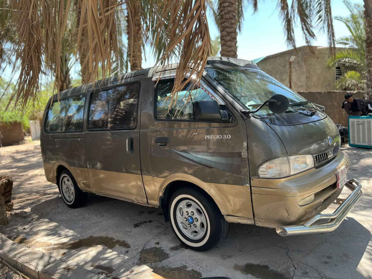 السلام عليكم بريجو موديل ٢٠٠١  كير مكينه اكسن مكفولات 
سياره بلاديه عد الربع داخل جديد سياره فإن سنويه ل ٢٧ 
للستفسار لاتصال 
***********
***********
