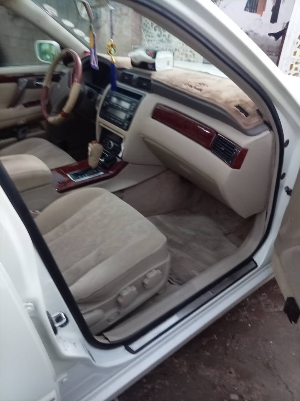 ملكة أدوات كصة جنطة محرك ديفور الزغير لون ابيض صدفي دكمة وحدة  تبريد حدادة جاهزة من كل النواحي متوووم  شرط الحاسبة السعر ٣٧  لاستفسار *********** او مراوس بسوناتا  النترا@@

