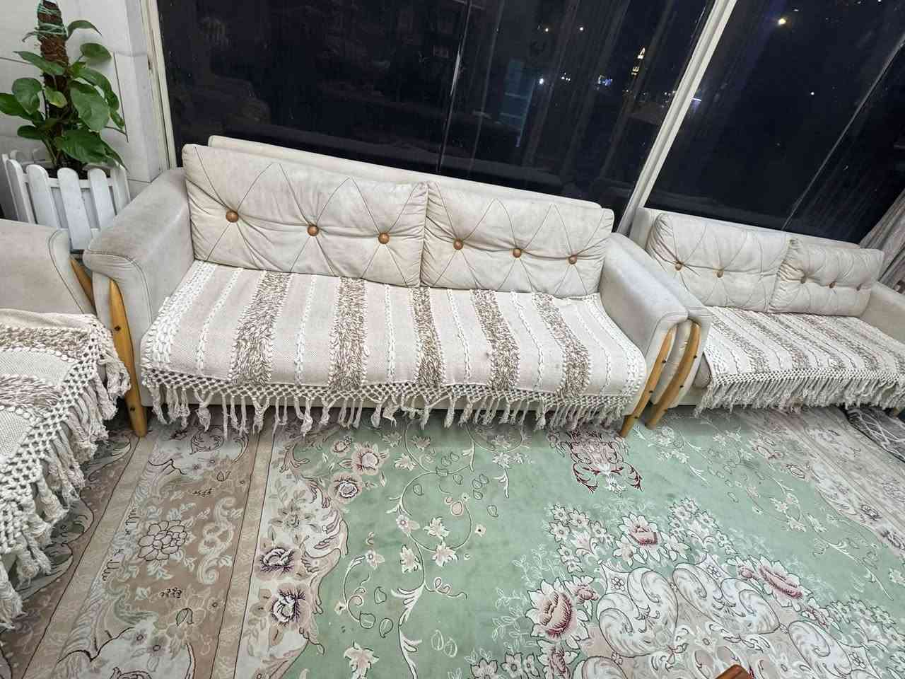 تخم ١٠ مقاعد للبيع نضيف وبدون ضرر سعره ٣٠٠الف وبي مجال قليل كربلاء ***********
