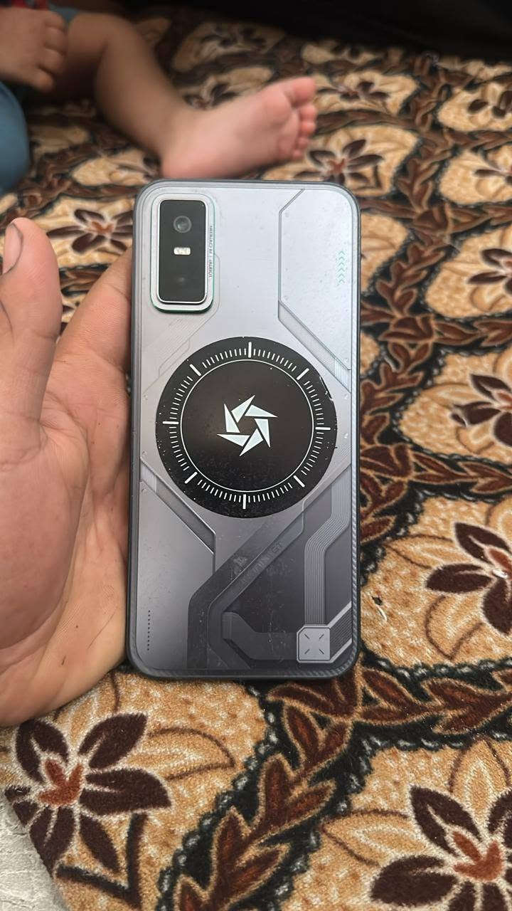 بابل شارع 60 قرب جسر بته مبايل نضيف بطاريه 99 مامفتوح نضافه 100/100 جميع ملحقات  سعر 350 بي مجال 
رقم هاتف ***********
