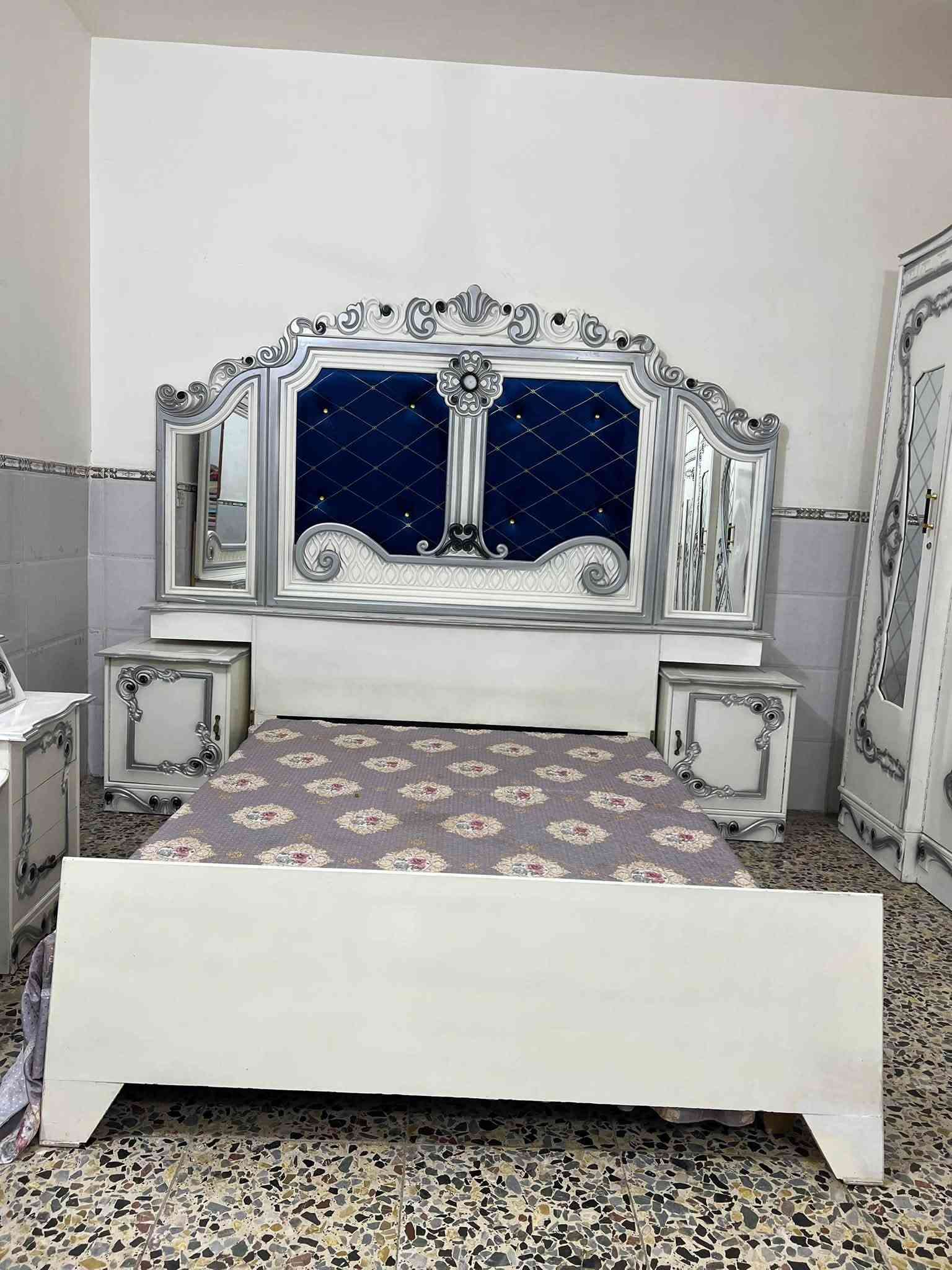 غرفه اخشاب عراقية مال عرسان السعر ٧٥٠ العنوان الشعب حي بساتين ويوجد توصيل ***********
