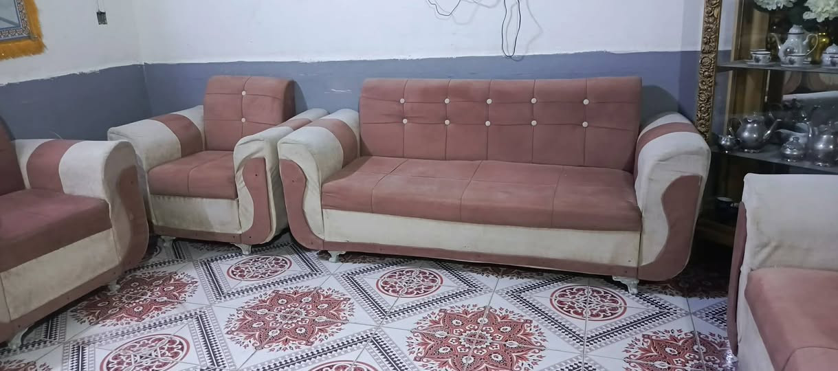 َمكلفه بالنشر
 تخم خمس قطع عشر مقاعد للبيع  ب١٨٠ الشراي يتصل على  ***********
