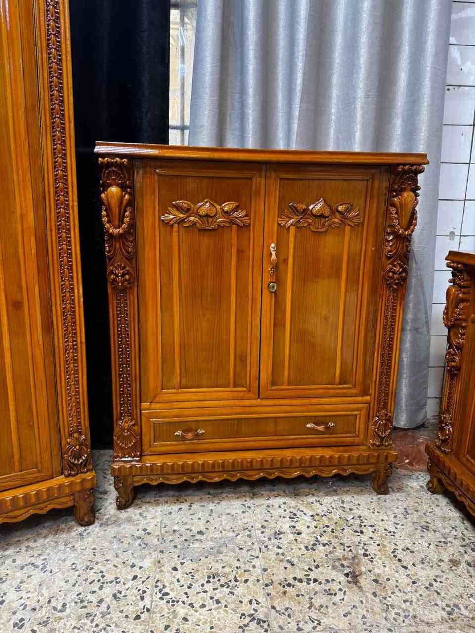 غرف اخشاب صاج 5 ملم صاج خارج والداخل شغل زان نقش زان الدنك زان مصري  جعب الغزال  الغرفه كلش ثكيله وخشب قوي واخت الجديدة ونظيفه كولش اي كسر و ضرر ما بيها
  نسبة نظافته 95  /  100
القاعدة  بلوك السقف بلوك صاج  الظهر  جرجوبه 
 الغرفه ولا غلطه بيها و بالعافيه على لي ياخذها  
وتساب/  ***********
 العنوان بغداد  البياع  و اكو  توصيل هم موجود
