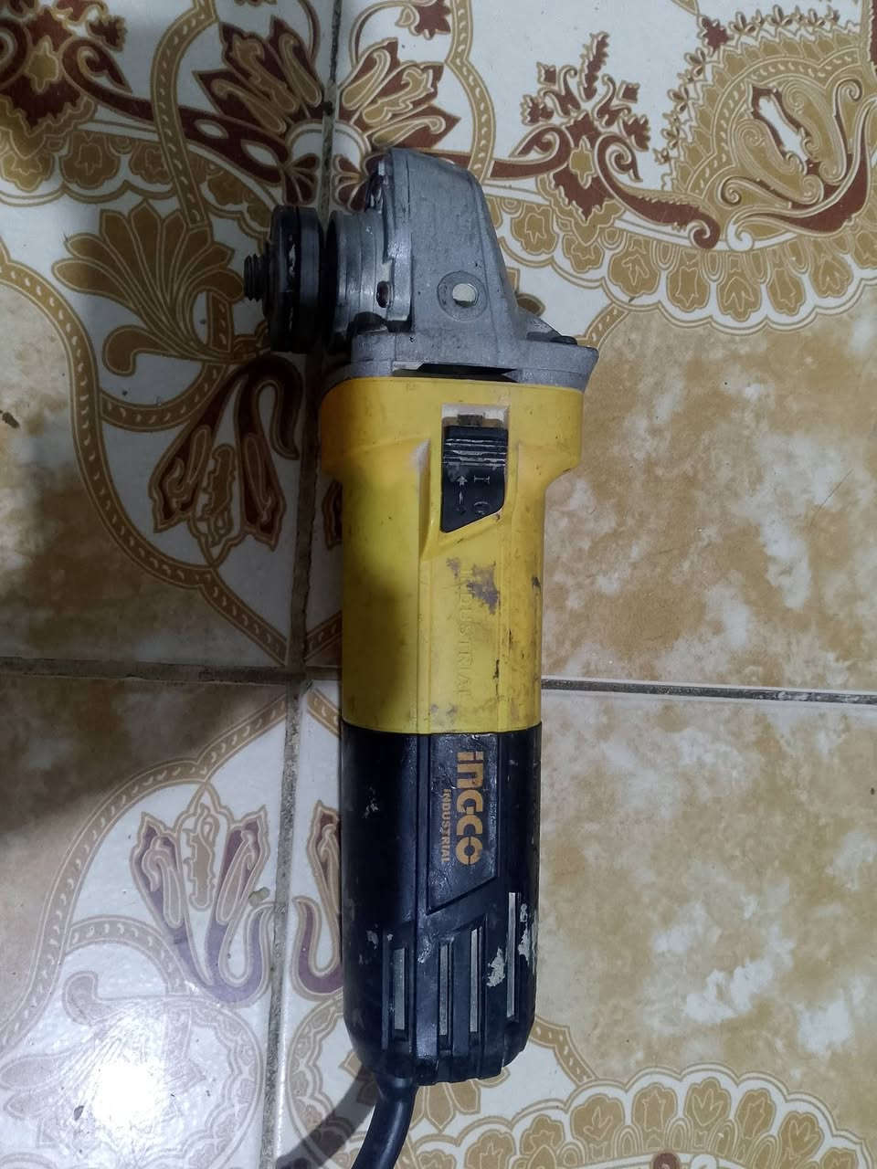 السلام عليكم وصلتني بضاعه جديده واليزر مكبر الصوت وصل الي موصيني عليهن يتواصل وياي ‏‪***********‬‏

