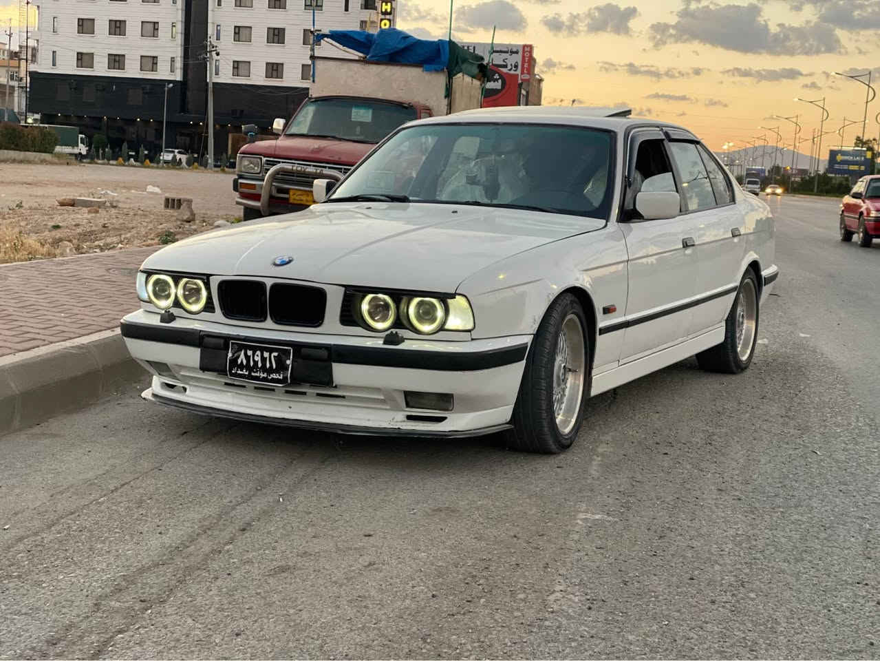 Bmw 520 گێڕ عادی 
مەكینەی ئەورپیە هەمووی دوومانگە بۆ بەستراوە بەشەرتی بووغار سەیارەكە نمونەی جوانیە ناو غورفەی لۆكە تەبریت سارد🧊و گەرم لە سەر سویچ سڵایتە كارەبای گشت گیانی ئیش ئەكات  بێ تەقەو ڕەقەیە وەك دەعم بەس قرچێكی لای سەكنی هەیە 
نرخ :42 گەڵاو مەجالێ برایانە 
ژم:***********
شوێن : سلیمانی ڕاپەڕین السليمانية, العراق
