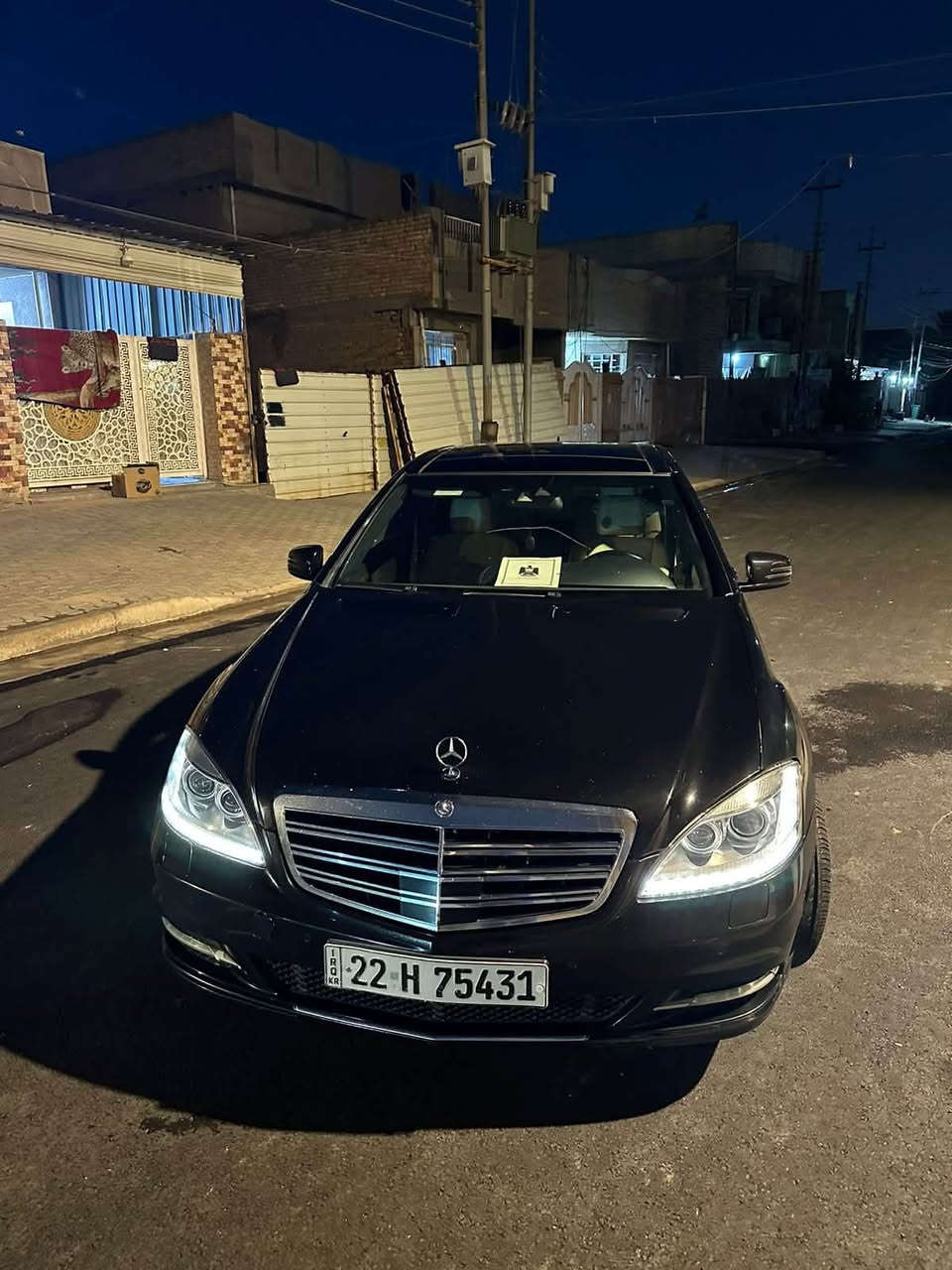 السلام عليكم للبيع فقط مارسيدس S350 لارج موديل11
المواصفات
1- باب طويله
2- ناظرور ليلي
3- بيبان شفط
4- صندوك كهرباء
5- كشن جلد
6- كشنات خزن + تدفئه +كهرباء + ميمري خزن وضعيات 
7- تحديد مسار +قياده اليه
8-تايرات 2 سايز
9- شاشة اعطال
10- تحكامت استيرن
11-لونين داخل سياره بس بلفول كلش يجي
12- بردات جانبيه وخلفيه كهرباء
13- مرايات وسطيه للراكب الخلفي
14- كشنات الخلفيه كهرباء 
15- كشنات تدفئه
16-استيرن كهرباء
17-قماره بانوراما
18- السياره بصمه + دخول ذكي
19- رادار امامي 
20- السياره خليجيه
اخوان السياره مكفوله رقم شمالي  تحويل مباشر
مكان السياره بغداد 
بيع او مراوس حسب قناعه
رقم موبايل ***********
