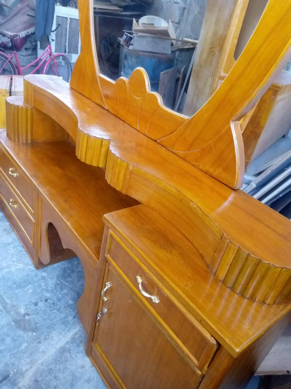 ميز مرايه نضافه شكل انته تقيم سعر مع توصيل ٩٠ عنوان حي عامل منطقه ثانيه رقمي ***********لمعلومات نجار محمد
