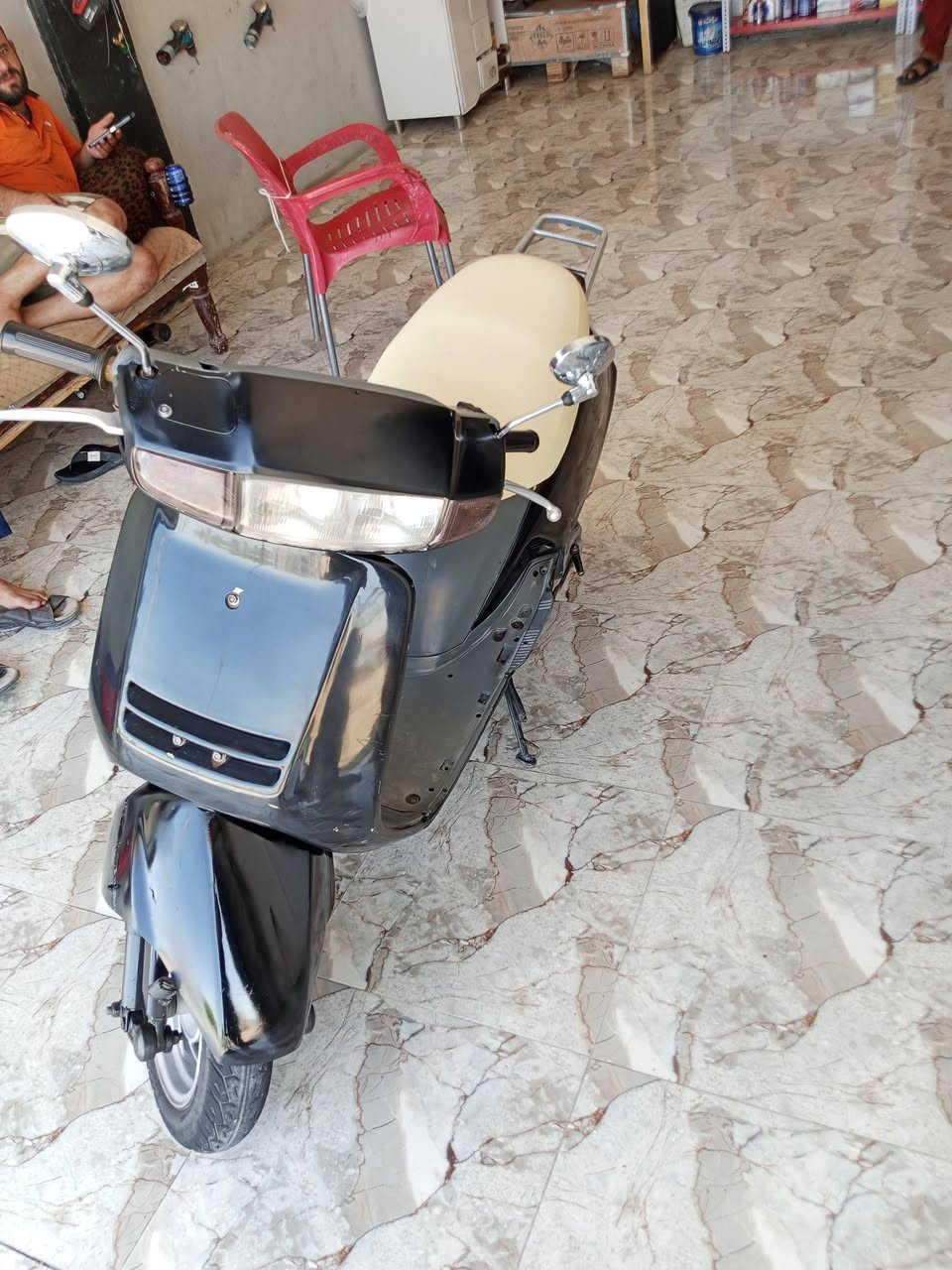 السلام عليكم دراجه للبيع

 كهربائيات كلها شغاله 

مكانه ديالى كنعان 

الاستفسار ***********

السعر 400$
