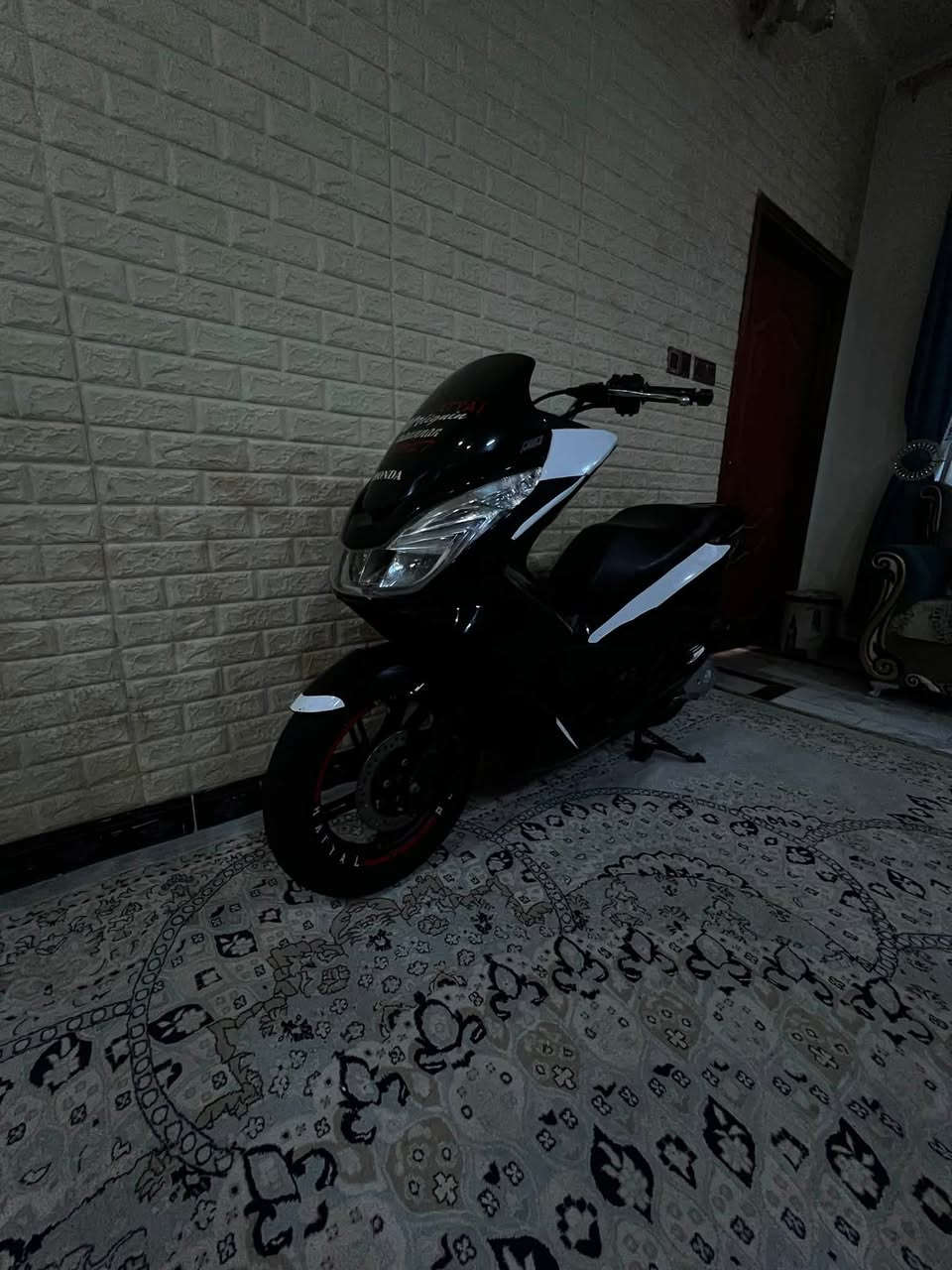 سلام عليكم الدراجه اليابانيه🇯🇵 (هوندا BCX) وارد ياباني دراجه قويه بمعنا الكلمه وحلوه  احلا من الصور  وسعرها جدا حلو مكاني 📍(سماوه حي النفط الدوح) شراي تعال خاص او الأتصال على الرقم ***********
