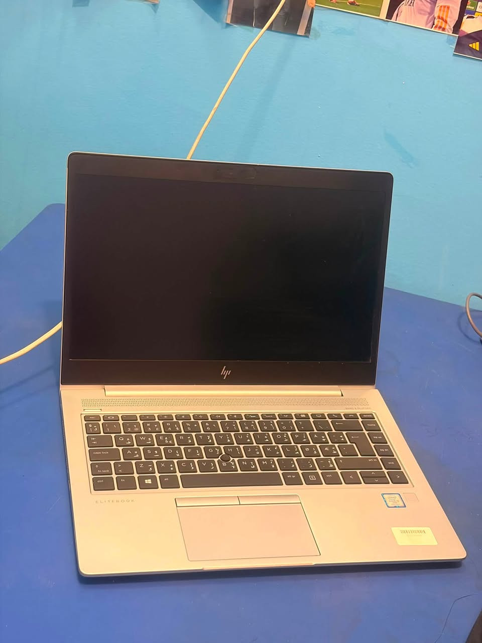 سلام عليكم لابتوب hp الموصفات
ذاكرة 512
رام16
الجيل 8
اكوراي 5
باله اصلي 
السعر500 بيه مجال 
الرقم ***********
